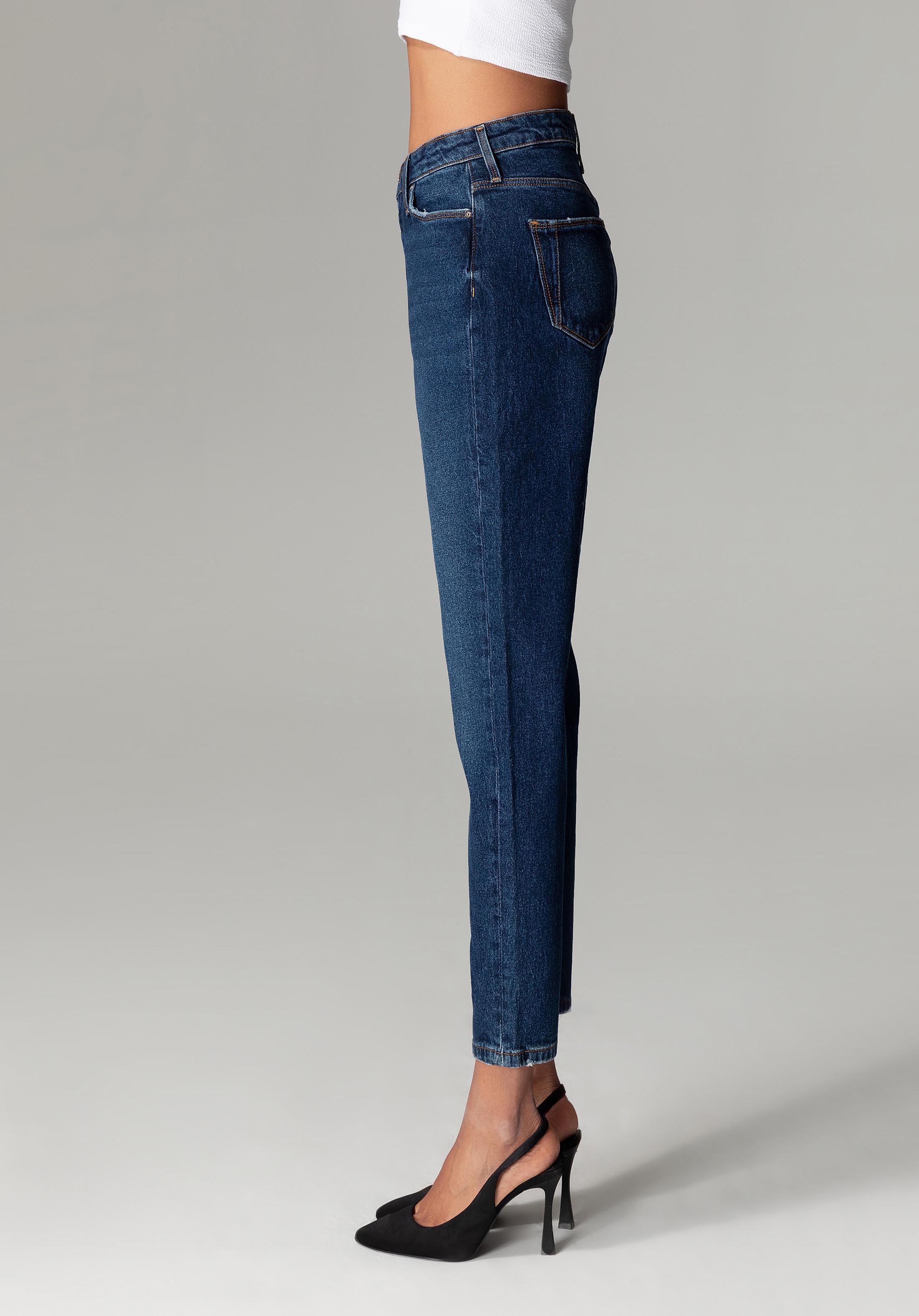 Mom Fit Yüksel Bel Daralan Paça Kadın İndigo Jean Pantolon