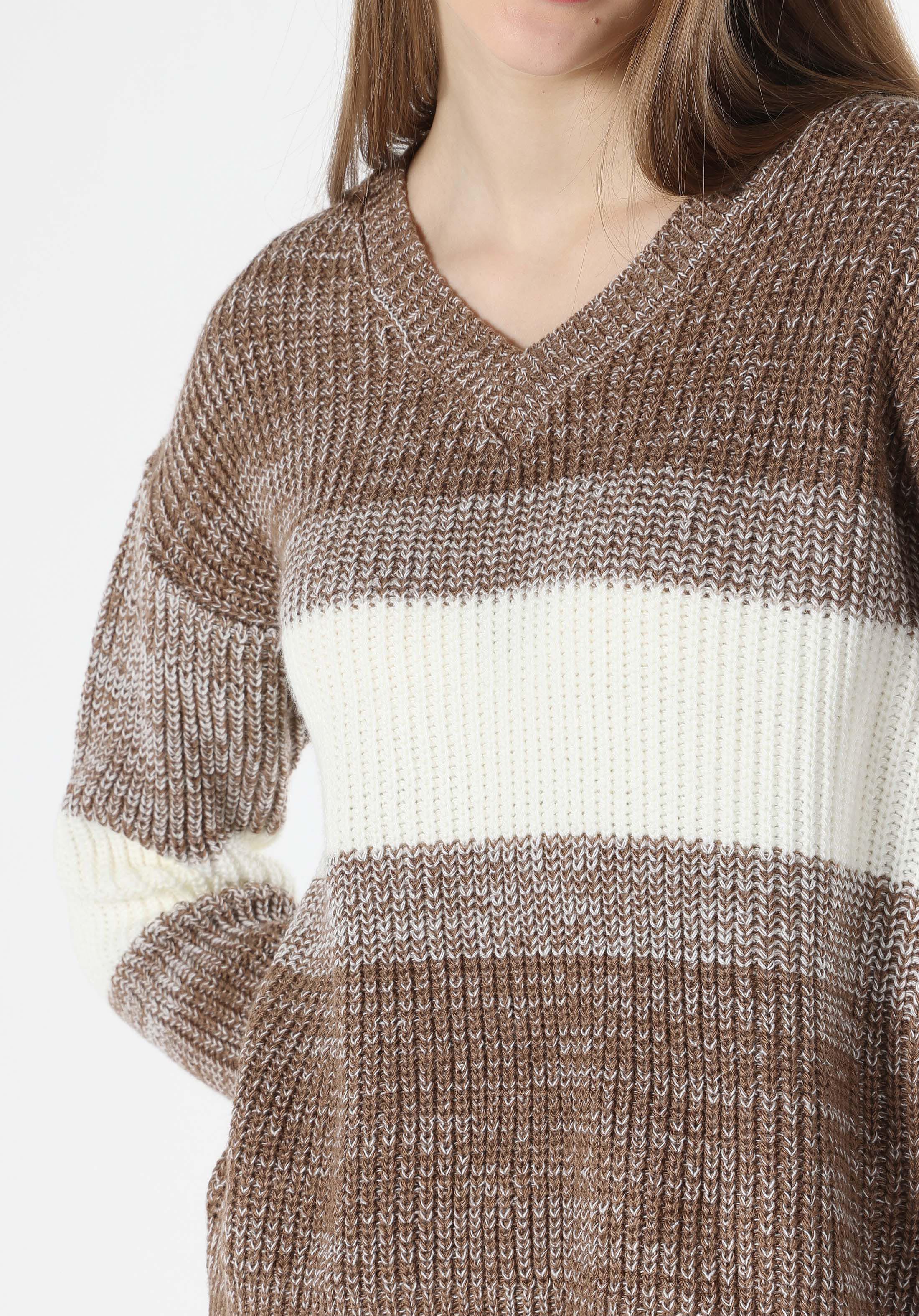 Regular Fit V Yaka Çizgili Kadın Bej Kazak