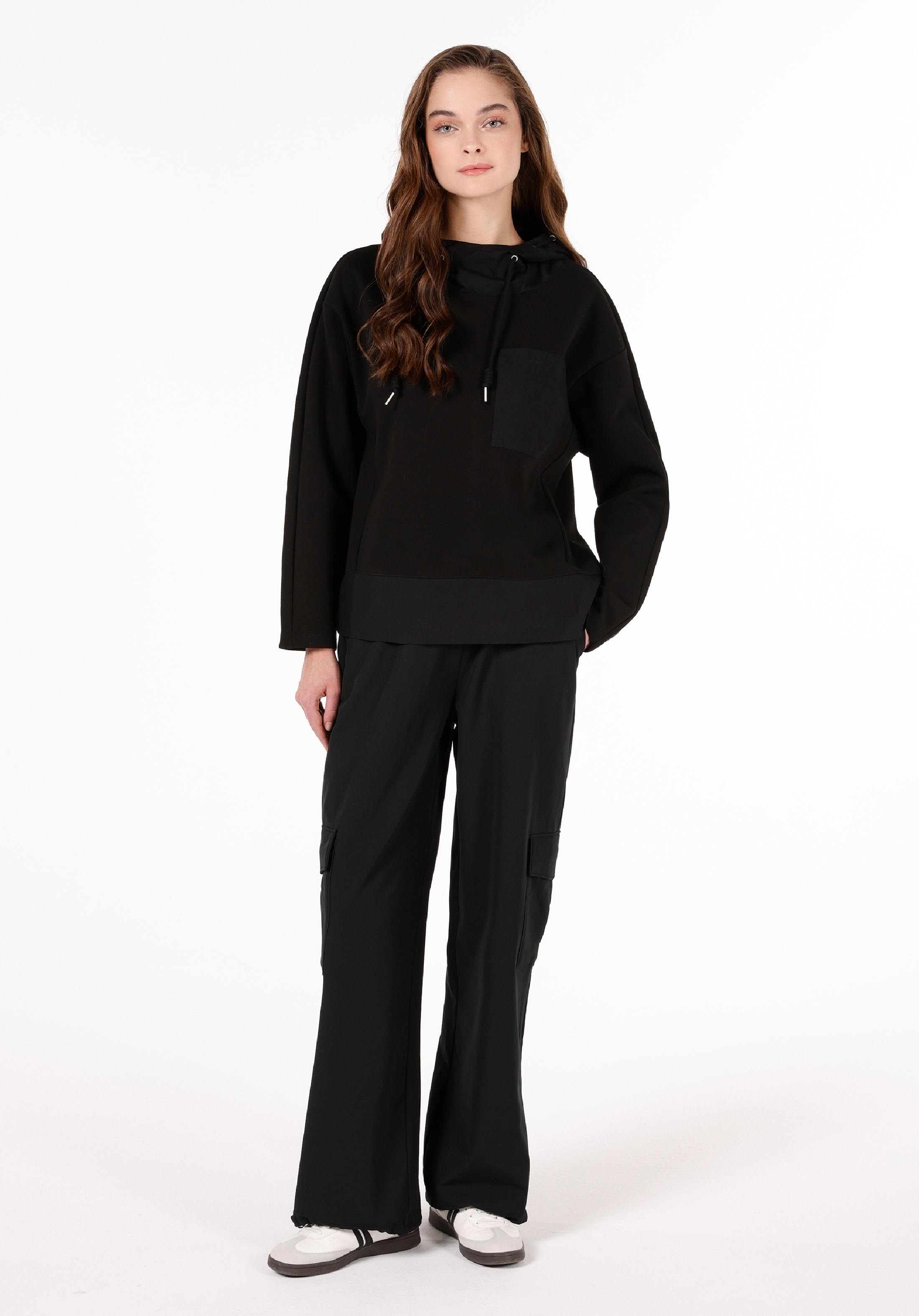 Regular Fit Kapüşonlu  Kadın Siyah Uzun Kol Tişört