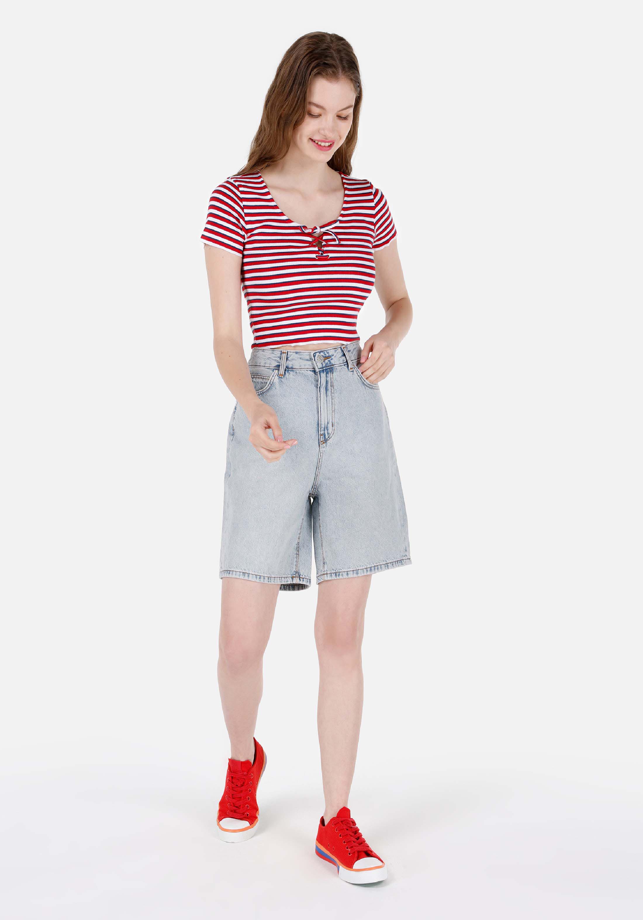 Slim Fit Derin Yuvarlak Yaka  Kadın Kirmizi Kısa Kol Tişört
