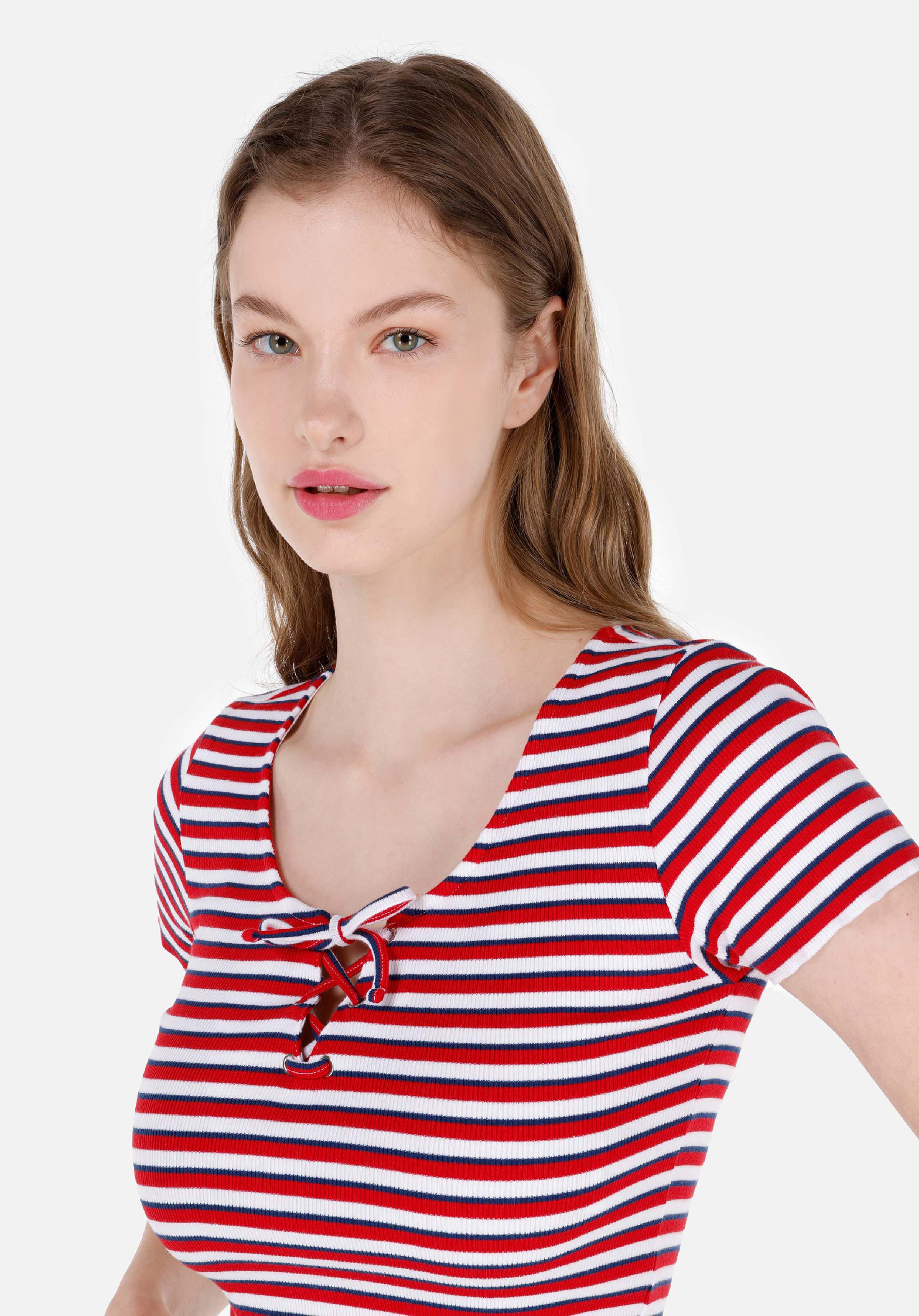 Slim Fit Derin Yuvarlak Yaka  Kadın Kirmizi Kısa Kol Tişört