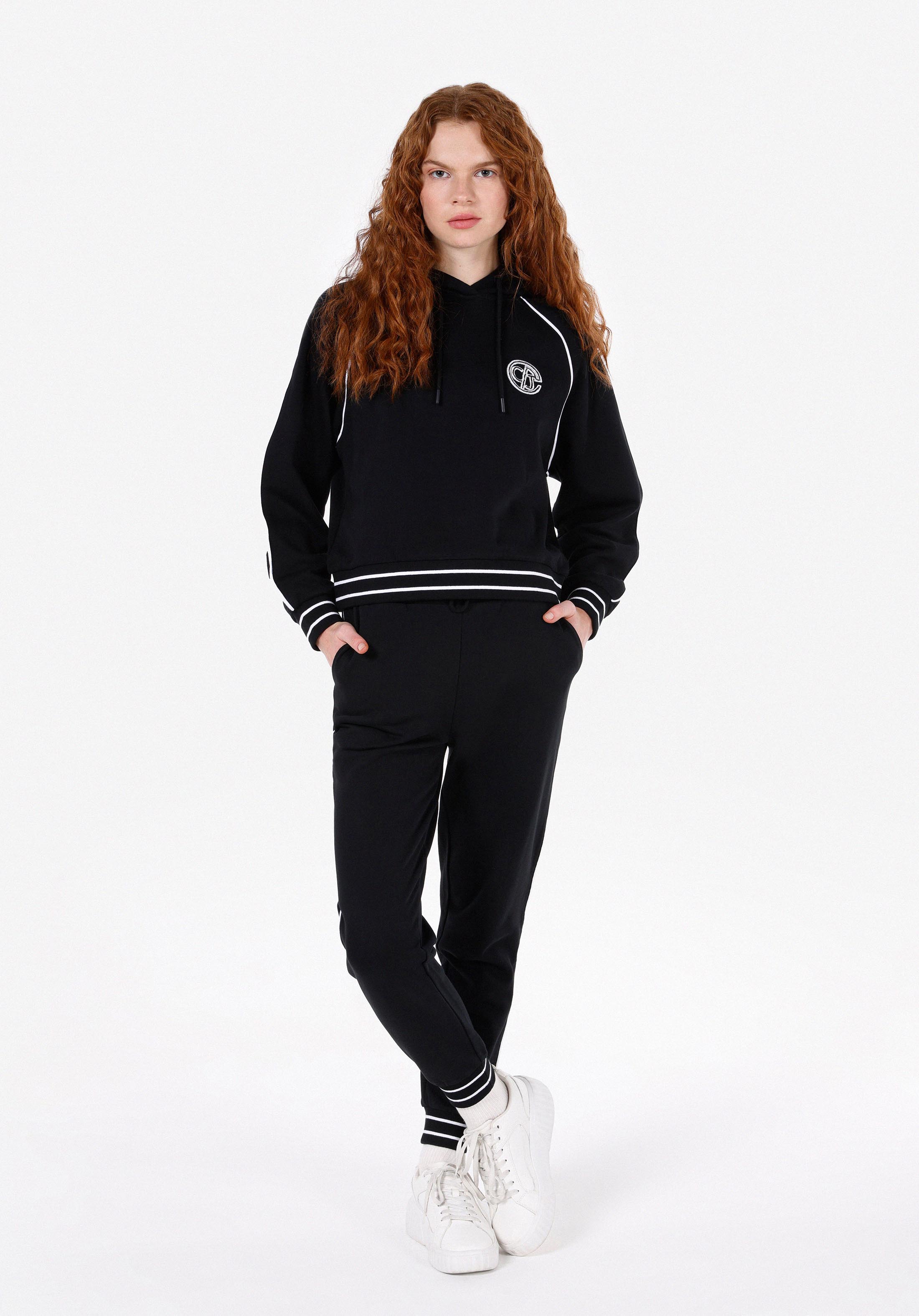 Regular Fit Kapüşonlu Nakışlı Kadın Siyah Sweatshirt