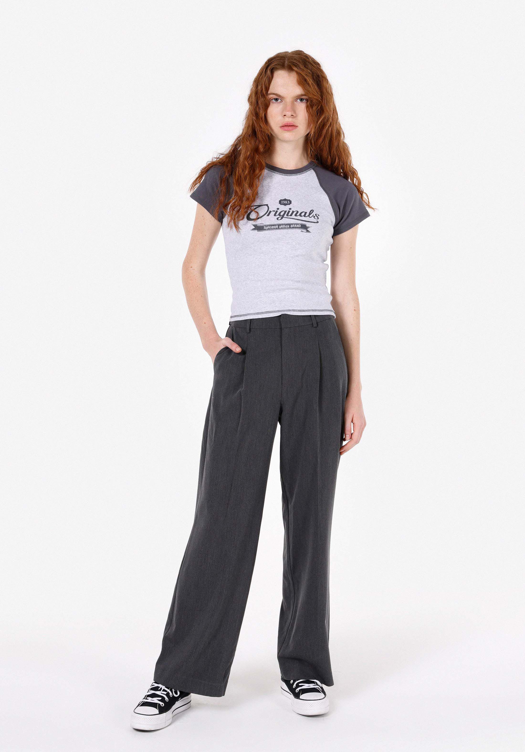 Slim Fit Yuvarlak Yaka Baskılı Kadın Gri Kısa Kol Tişört