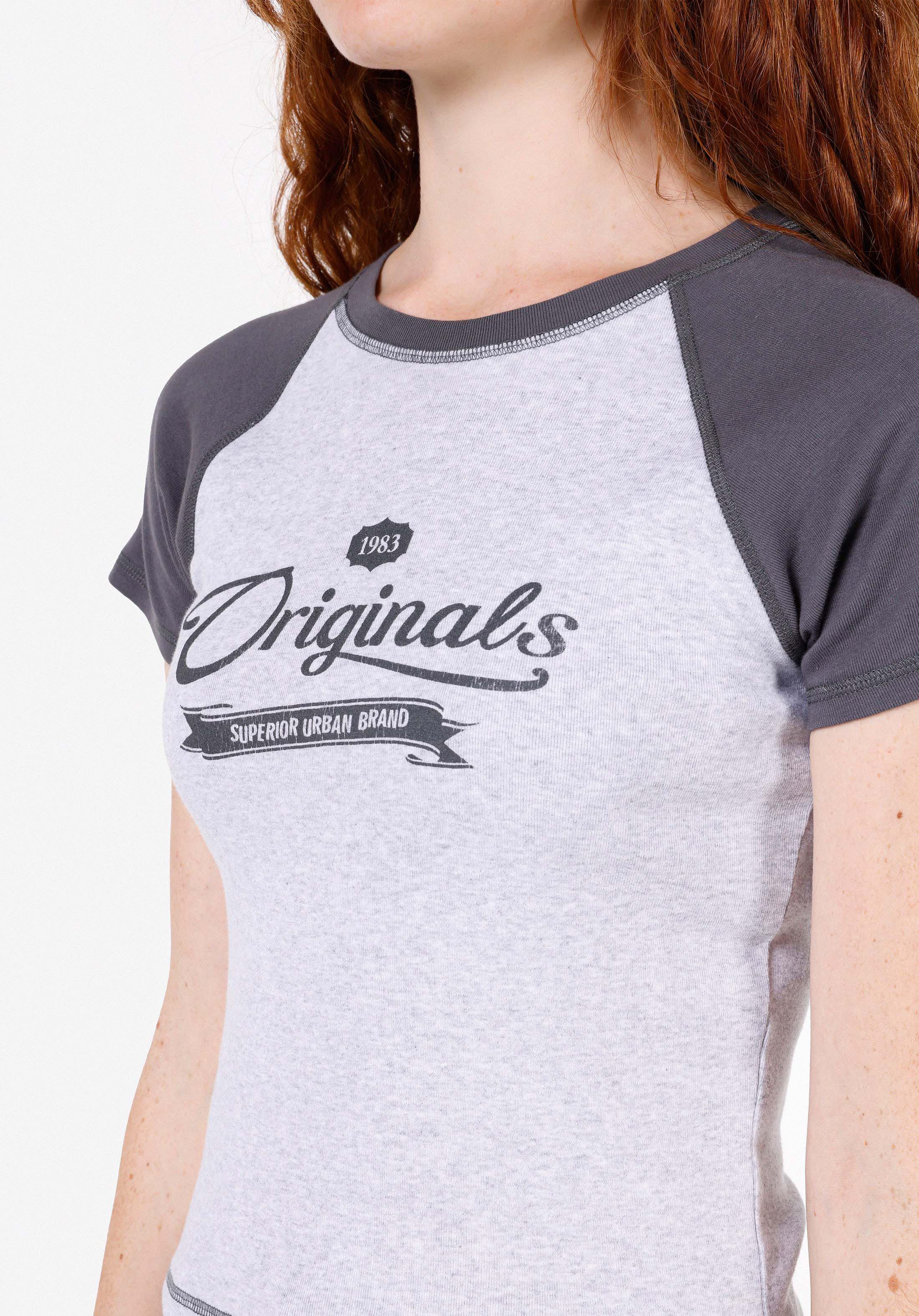 Slim Fit Yuvarlak Yaka Baskılı Kadın Gri Kısa Kol Tişört