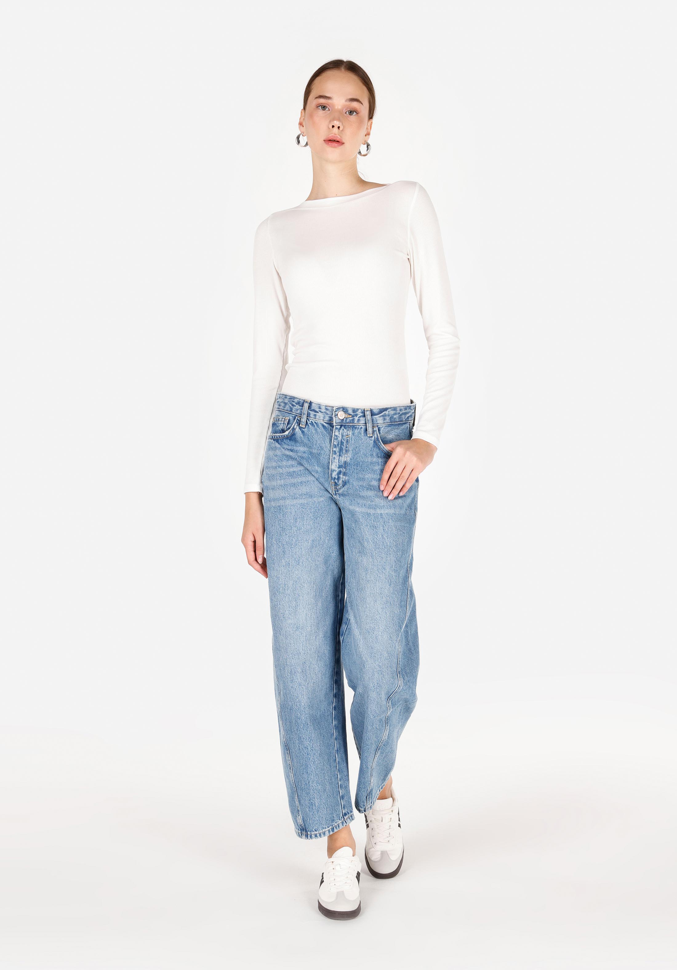 Slim Fit Kayık Yaka Düz Kadın Beyaz Uzun Kol Tişört