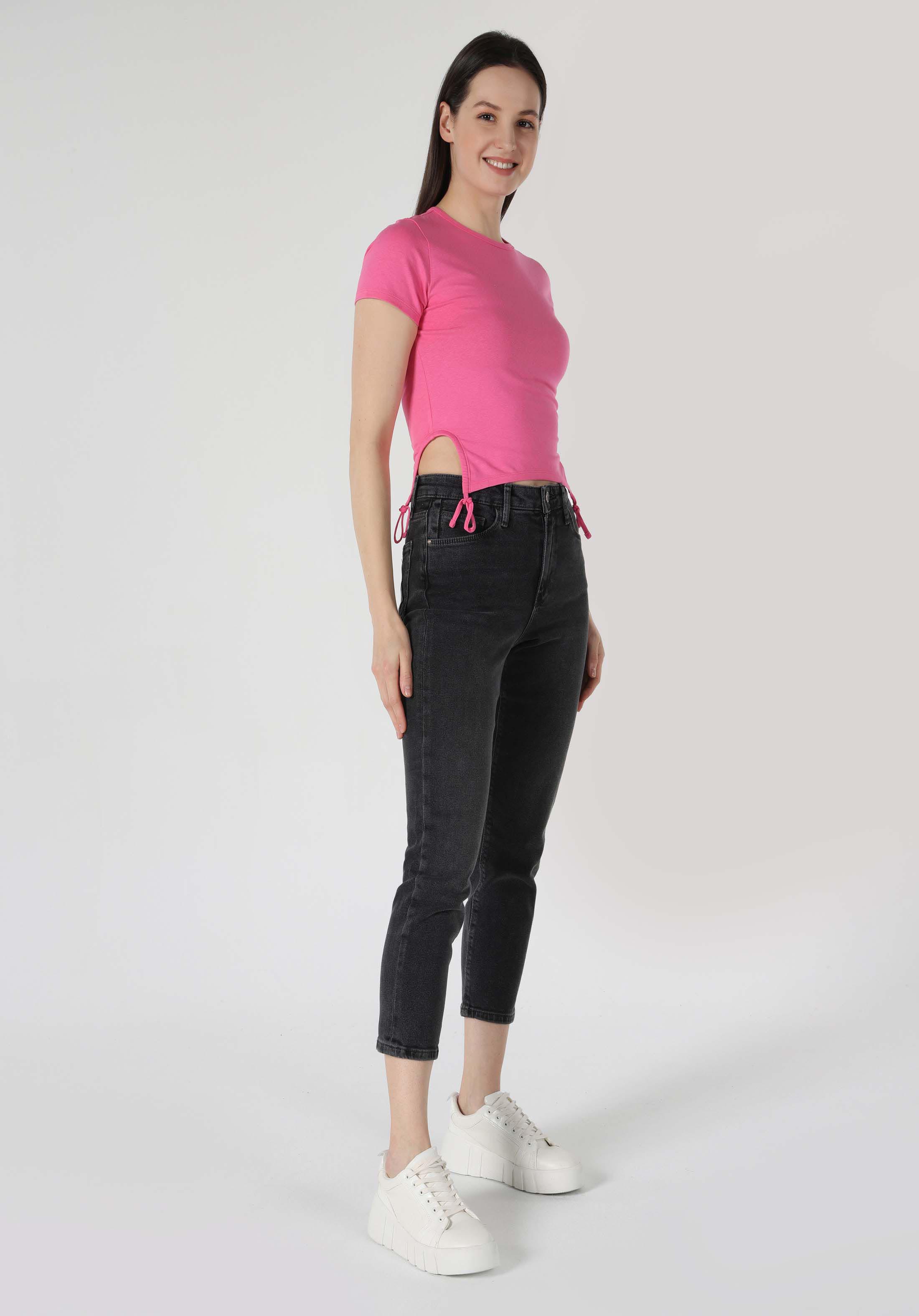 Slim Fit Yuvarlak Yaka  Kadın Pembe Kısa Kol Tişört