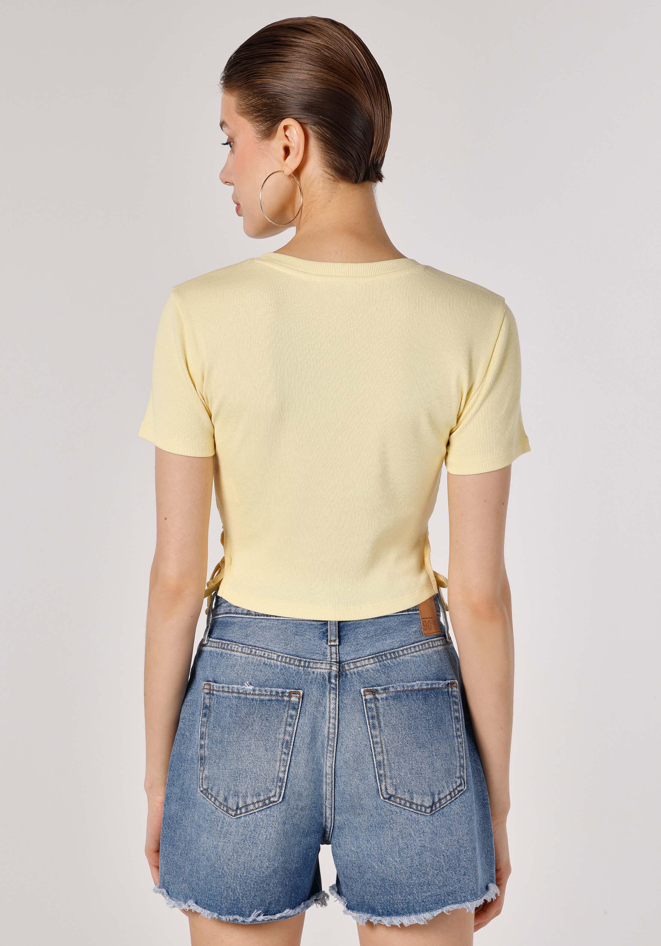 Slim Fit Yuvarlak Yaka  Kadın Sari Kısa Kol Tişört