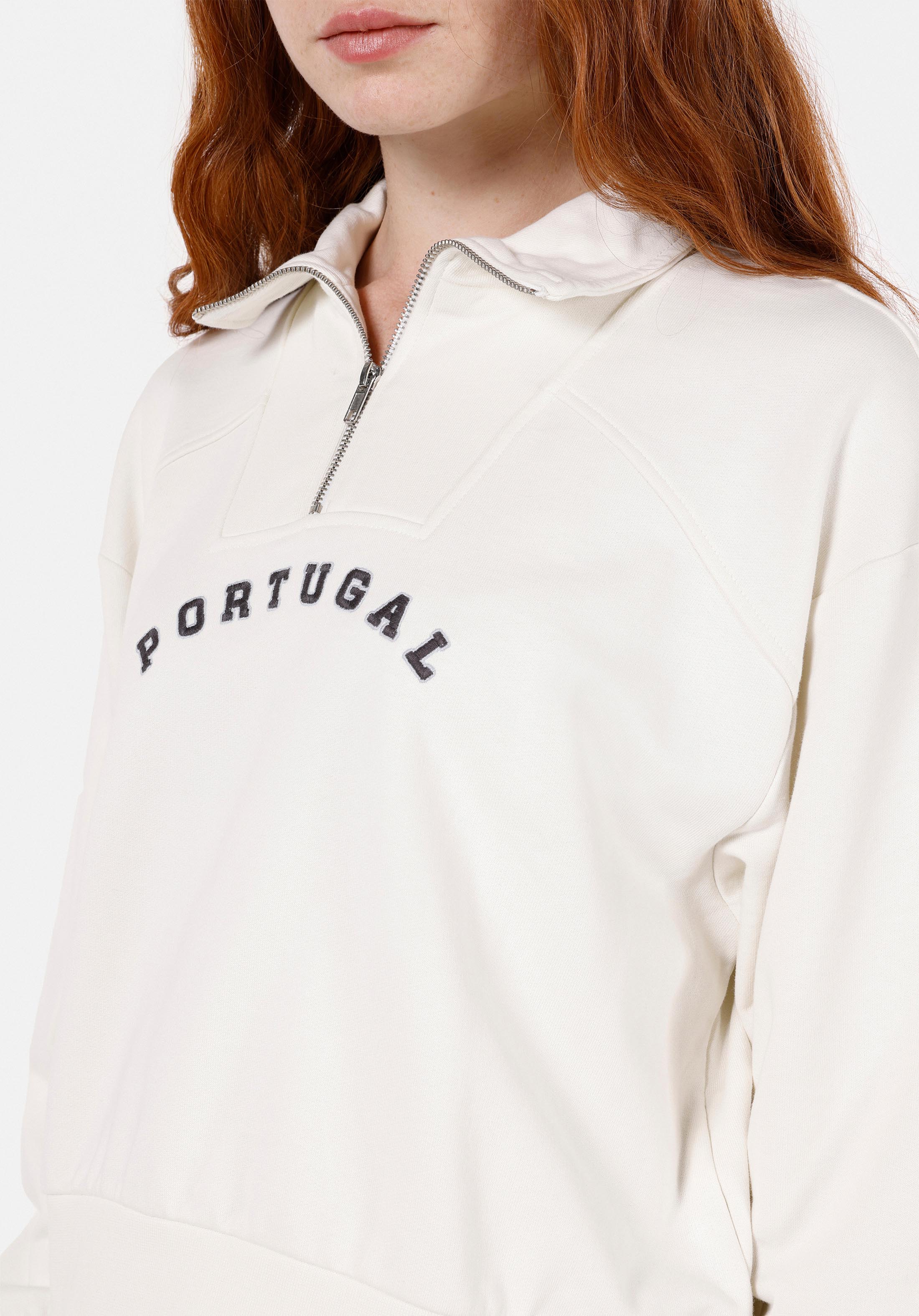 Regular Fit Fermuarlı Baskılı Kadın Beyaz Sweatshirt