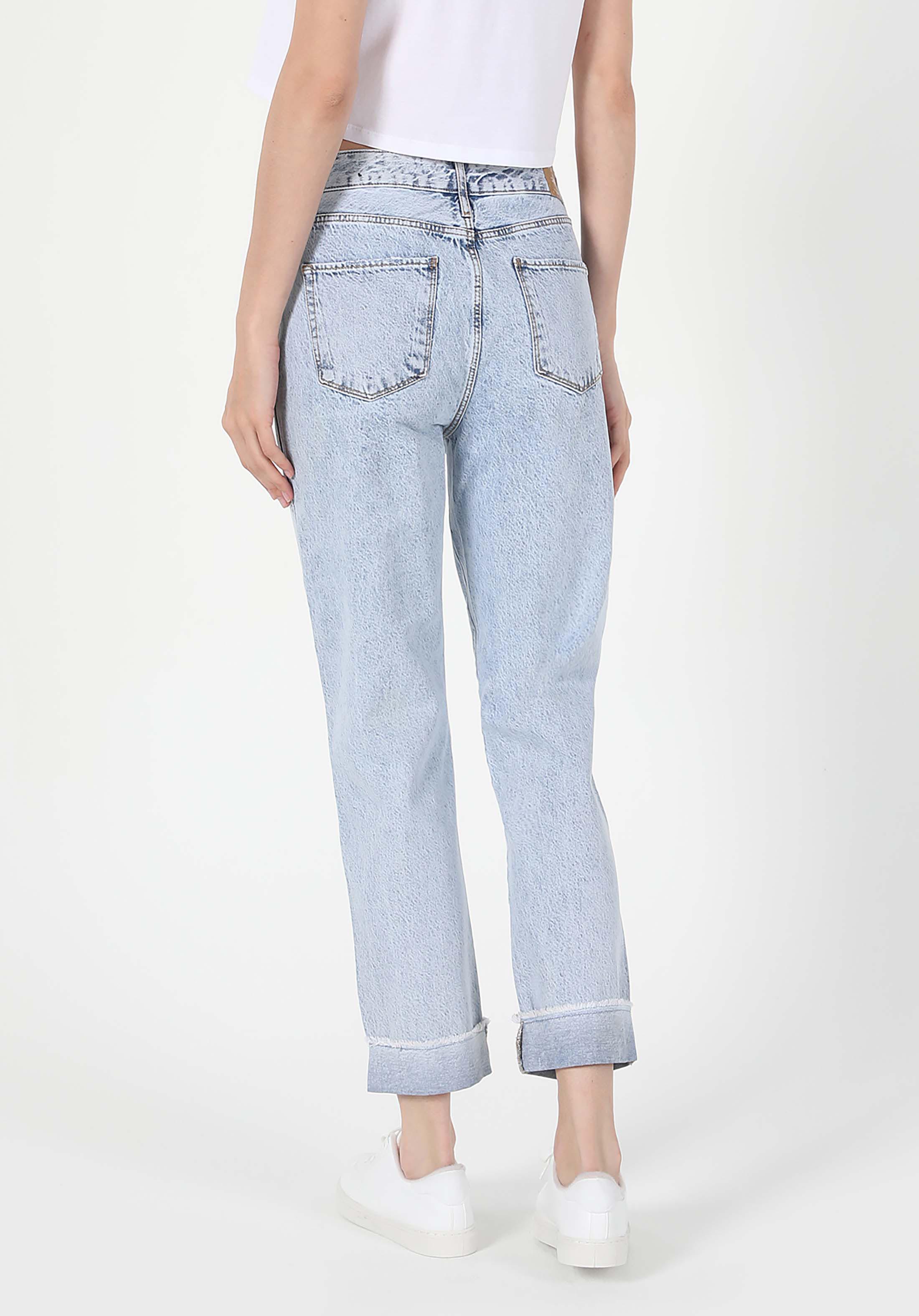 Boyfriend Fit Orta Bel Daralan Paça Kadın Denim Jean Pantolon