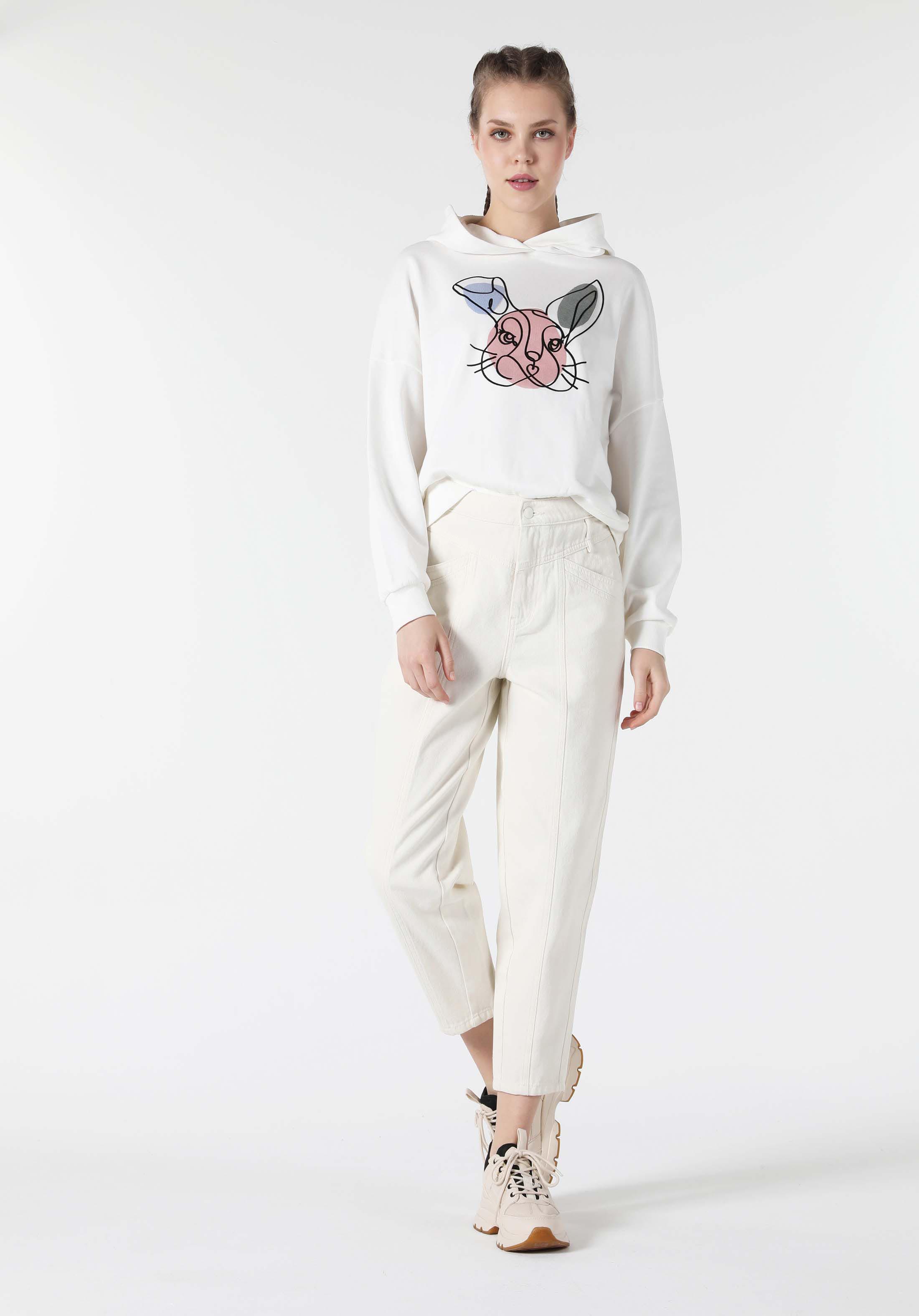 Regular Fit Kapüşonlu Baskılı Beyaz Kadın Sweatshirt