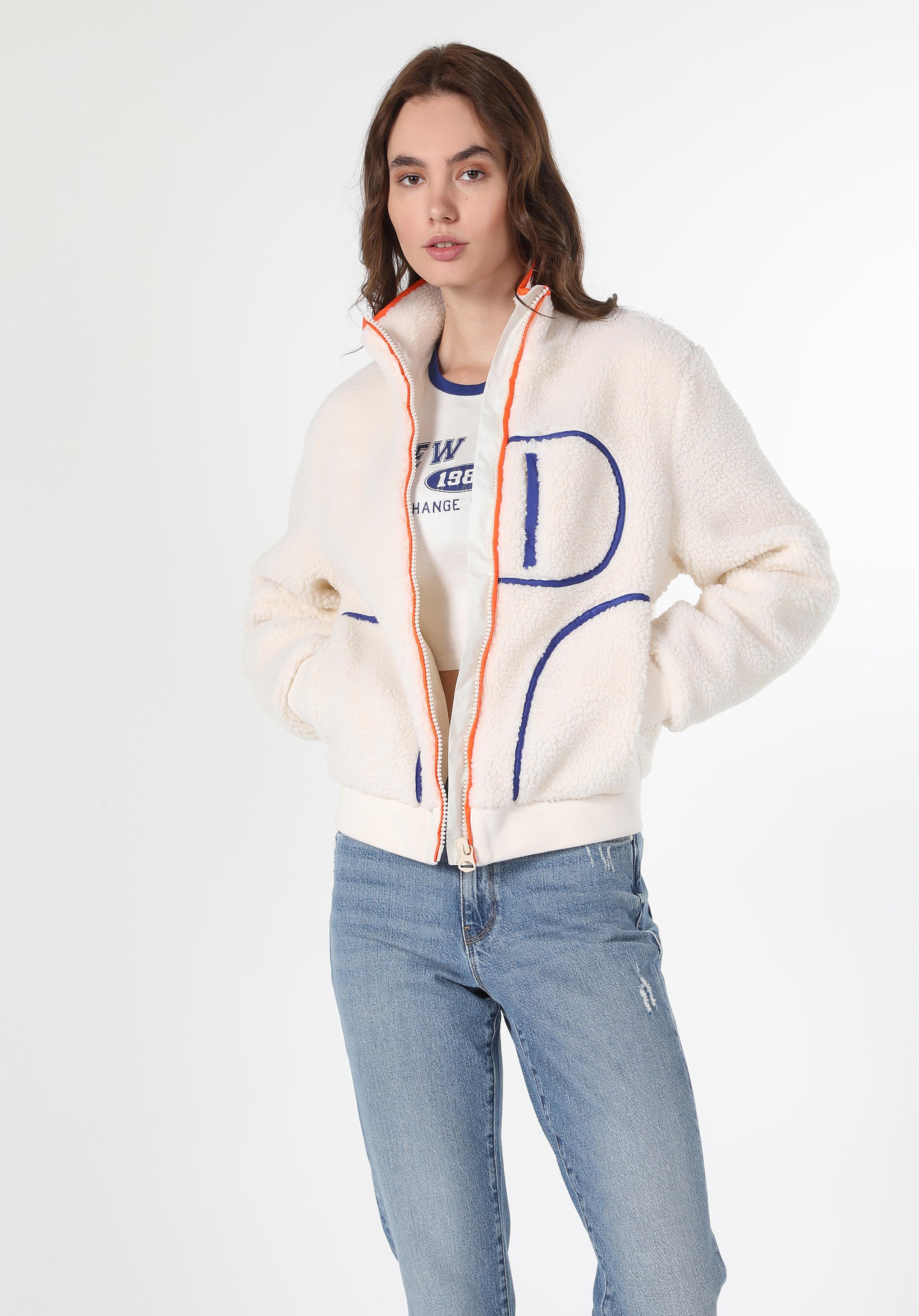 Regular Fit Dik Yaka Fermuarlı Astarlı  Kadın Beyaz Mont