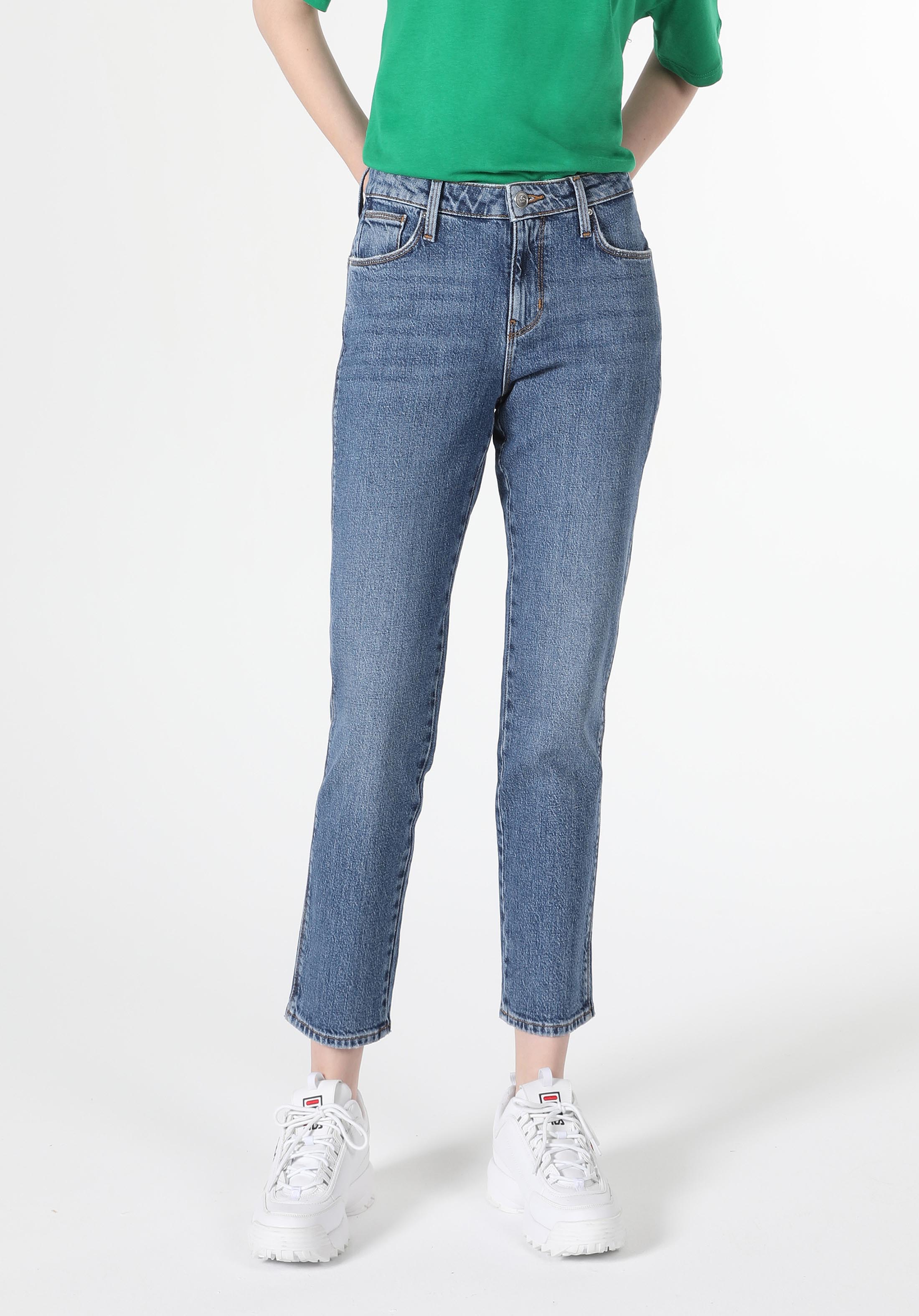 Slim Fit Orta Bel Düz Paça Kadın Denim Jean Pantolon