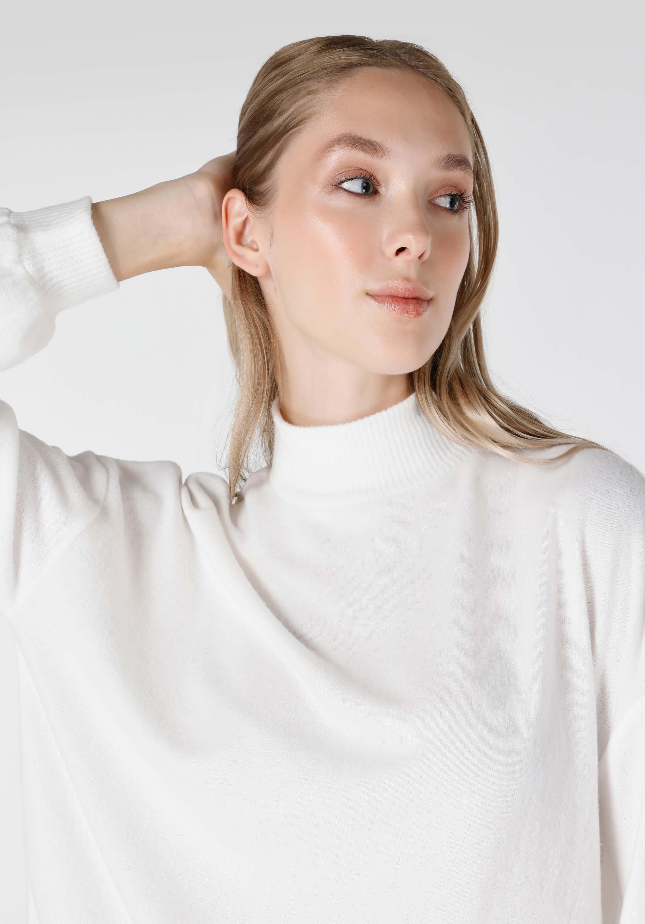 Regular Fit Yarım Balıkçı Yaka Düz Kadın Beyaz Uzun Kol Tişört