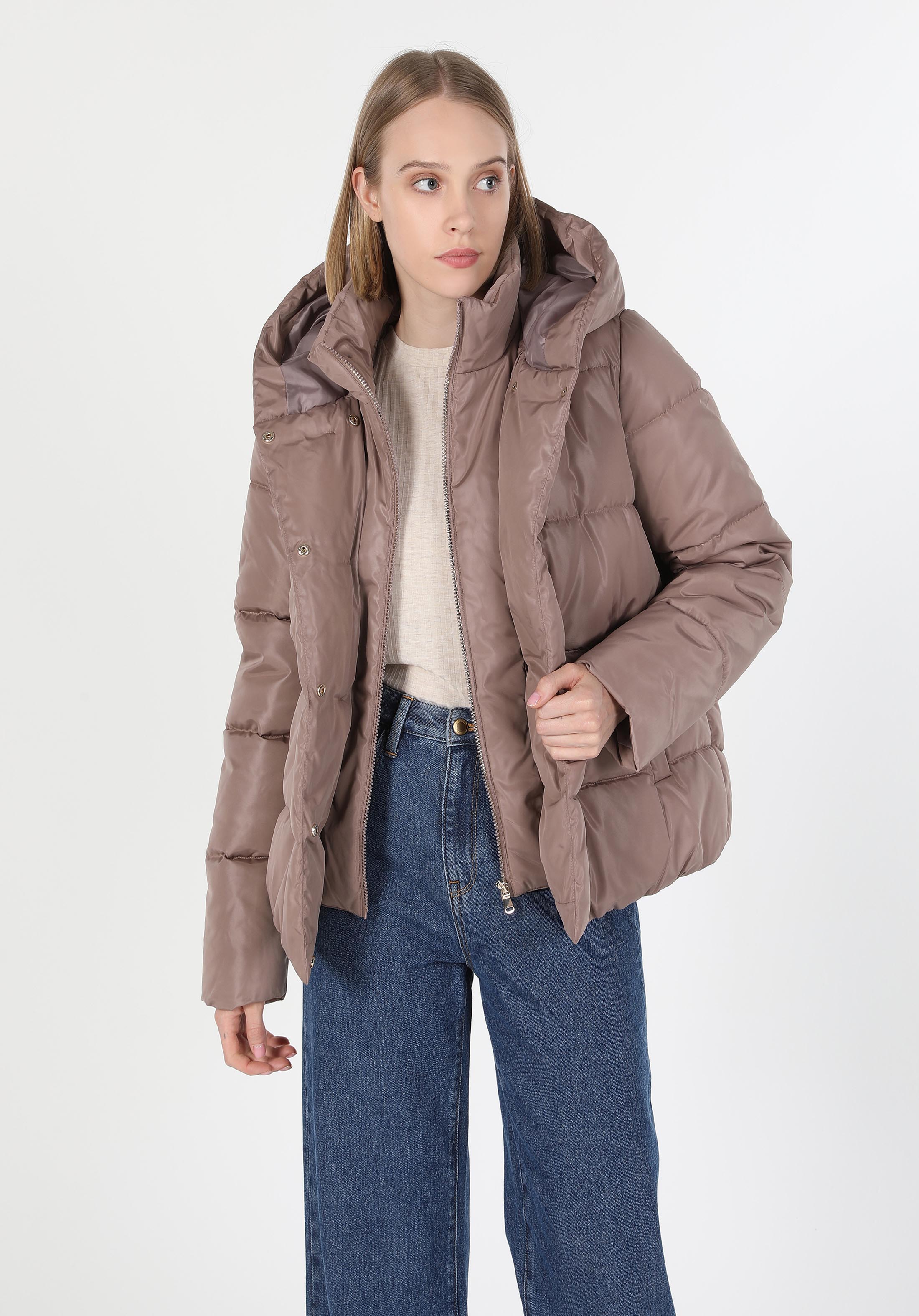 Regular Fit Kapüşonlu Fermuarlı Astarlı  Kadın  Mont
