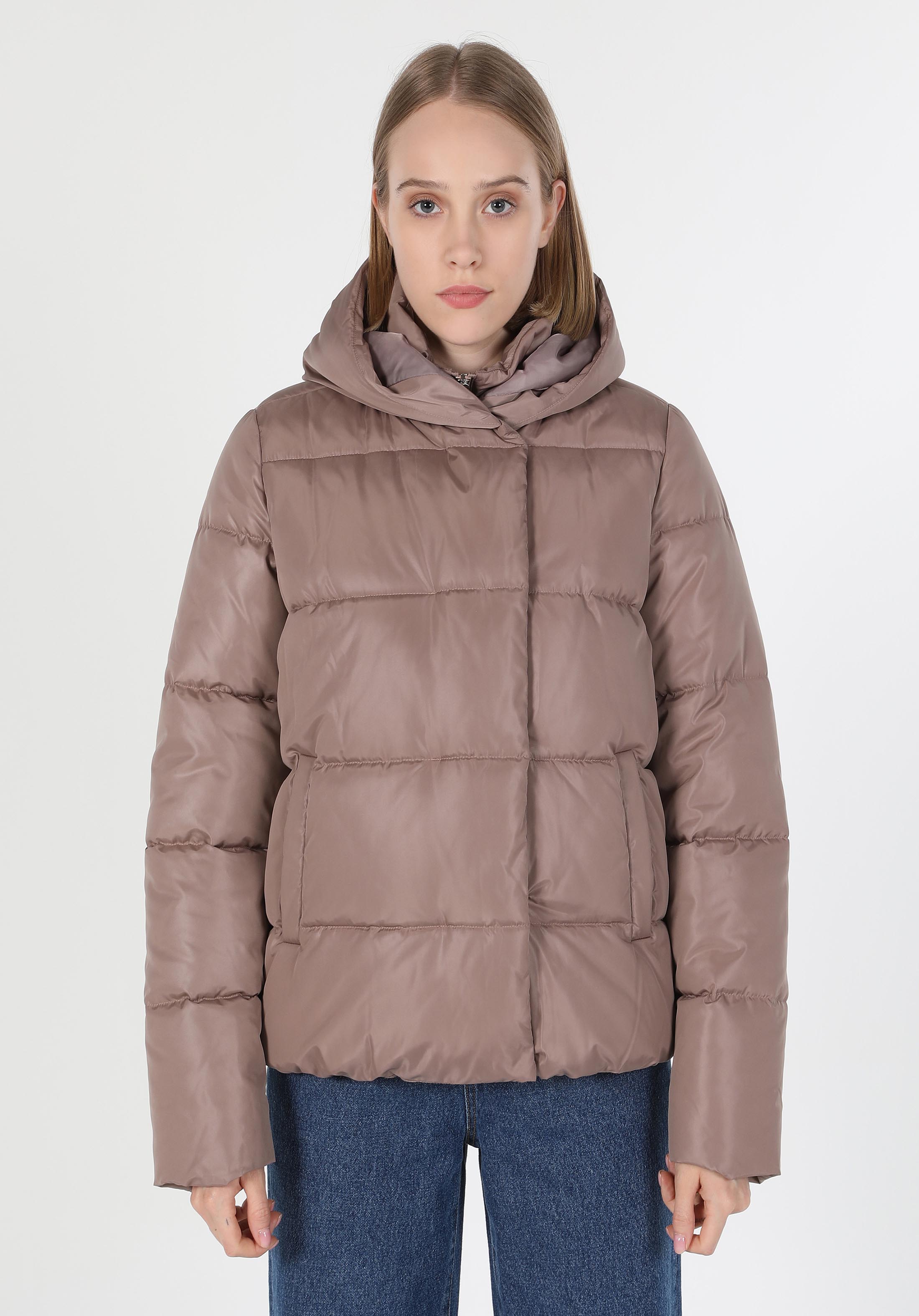 Regular Fit Kapüşonlu Fermuarlı Astarlı  Kadın  Mont