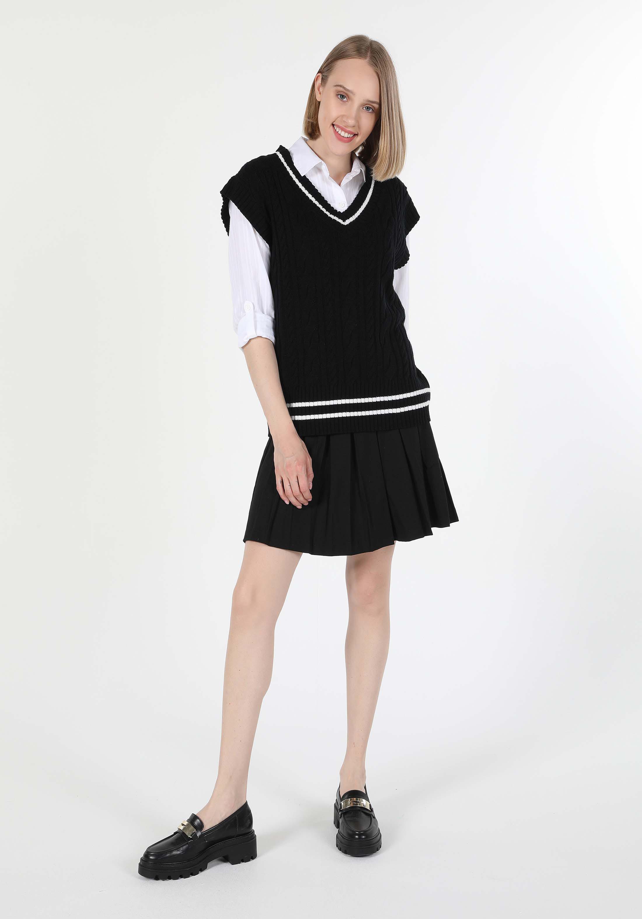 Oversize Fit V Yaka Jakarlı Kadın Siyah Kazak Cl1061034