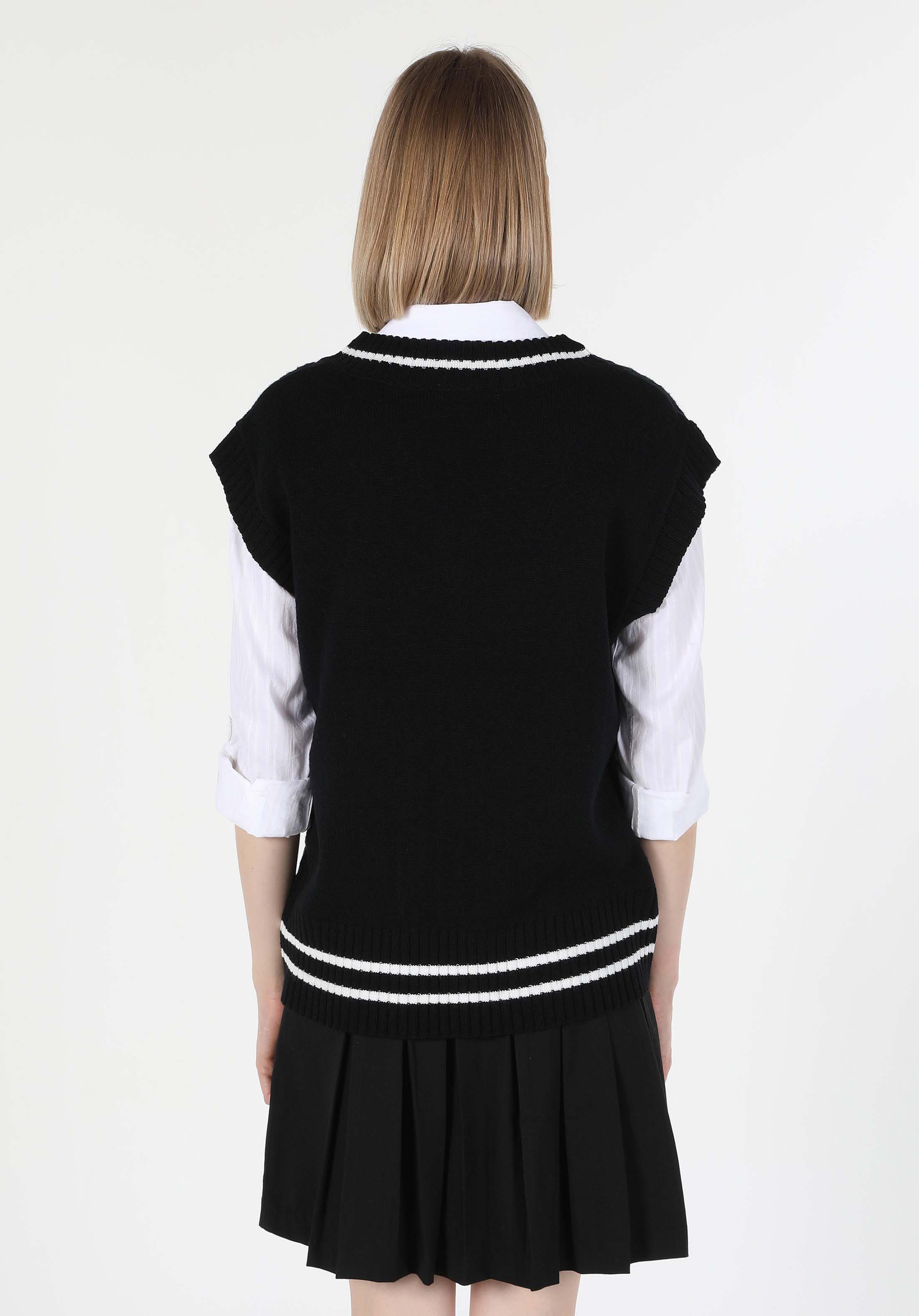 Oversize Fit V Yaka Jakarlı Kadın Siyah Kazak Cl1061034