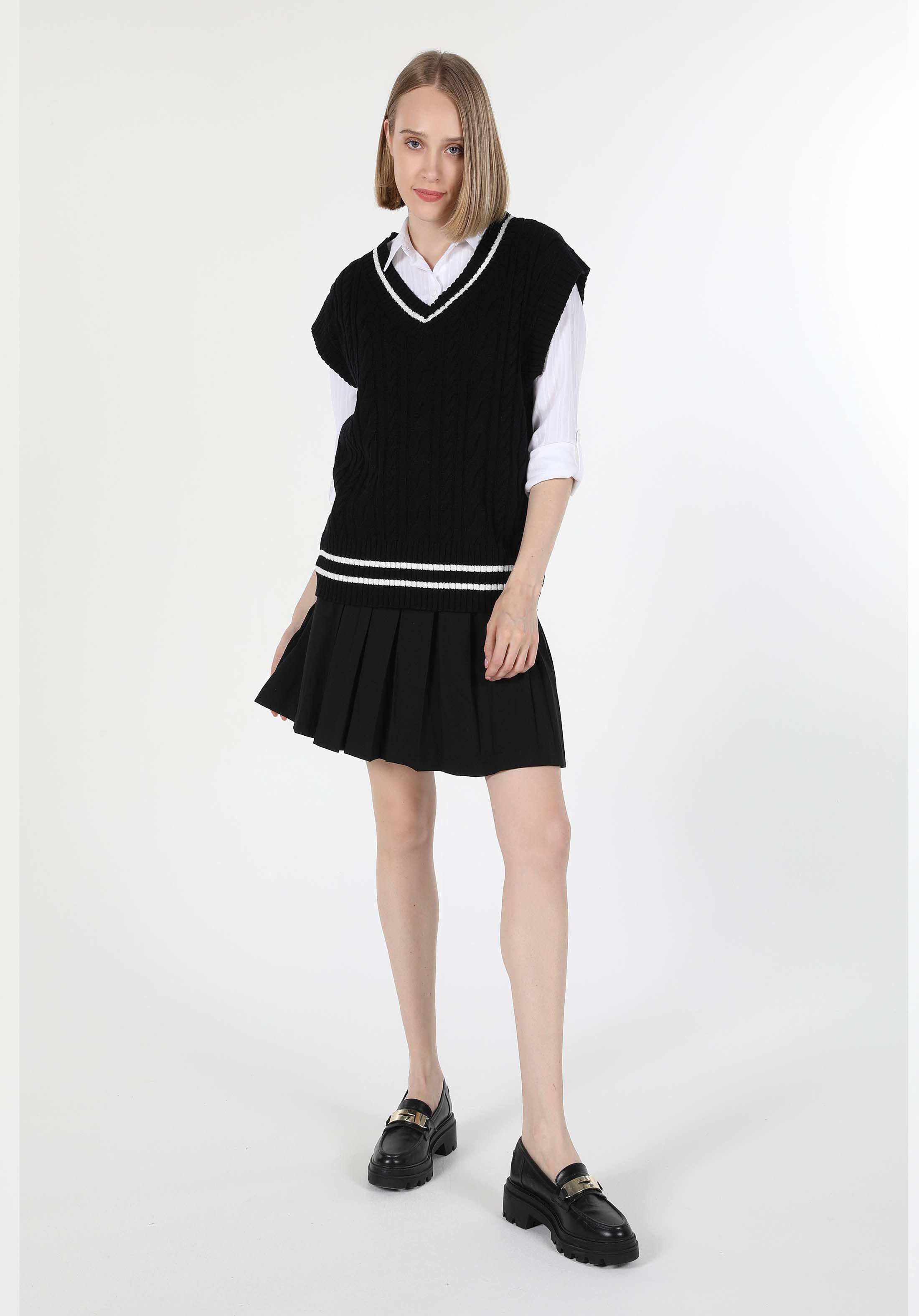 Oversize Fit V Yaka Jakarlı Kadın Siyah Kazak Cl1061034