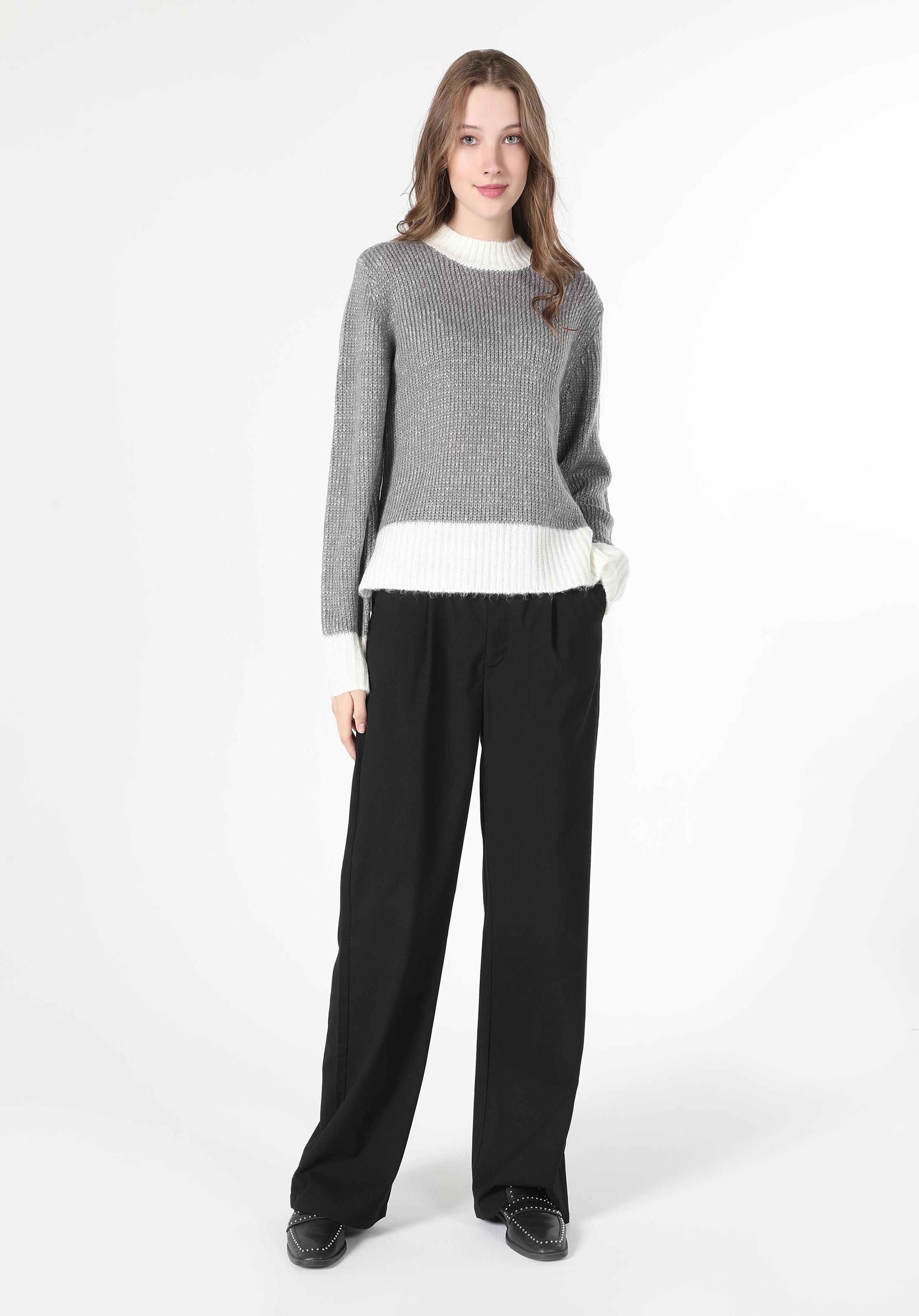 Regular Fit Yuvarlak Yaka Düz Kadın Gri Kazak