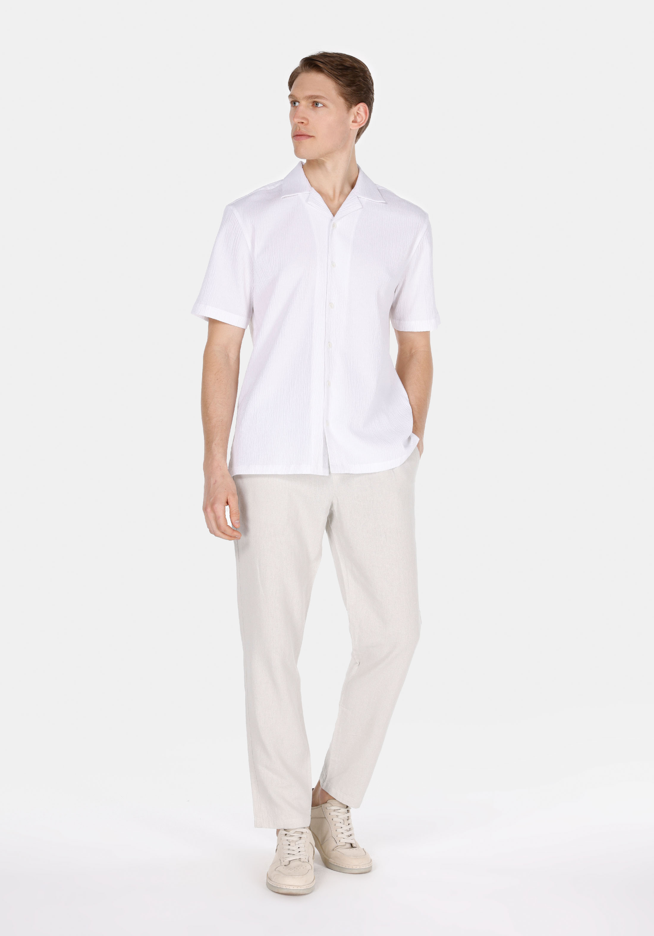 Regular Fit Shirt Neck Jakarlı Erkek Beyaz Kısa Kol Gömlek