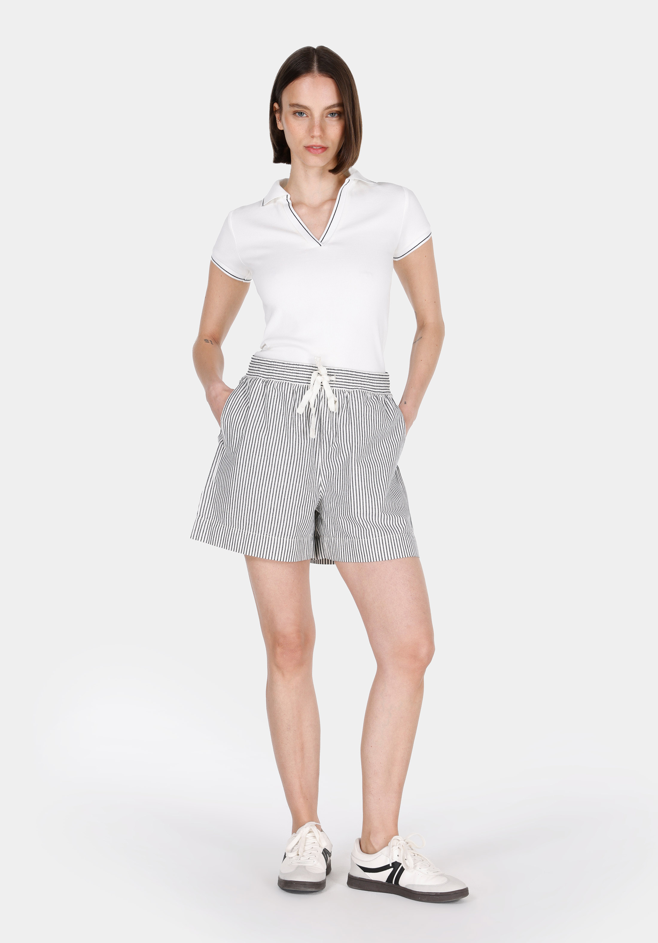 Regular Fit Düşük Bel Çizgili Kadın Lacivert Şort