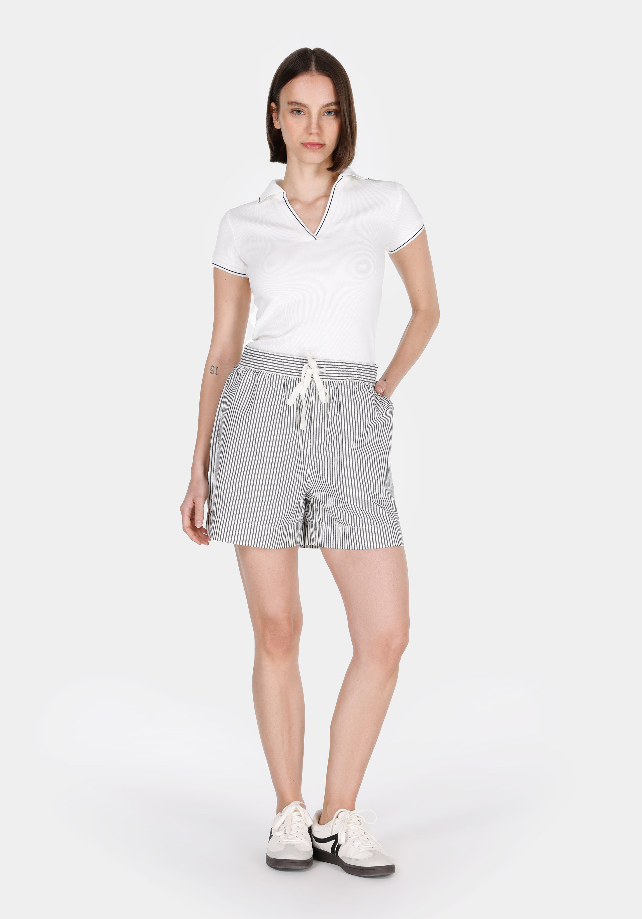 Regular Fit Düşük Bel Çizgili Kadın Lacivert Şort