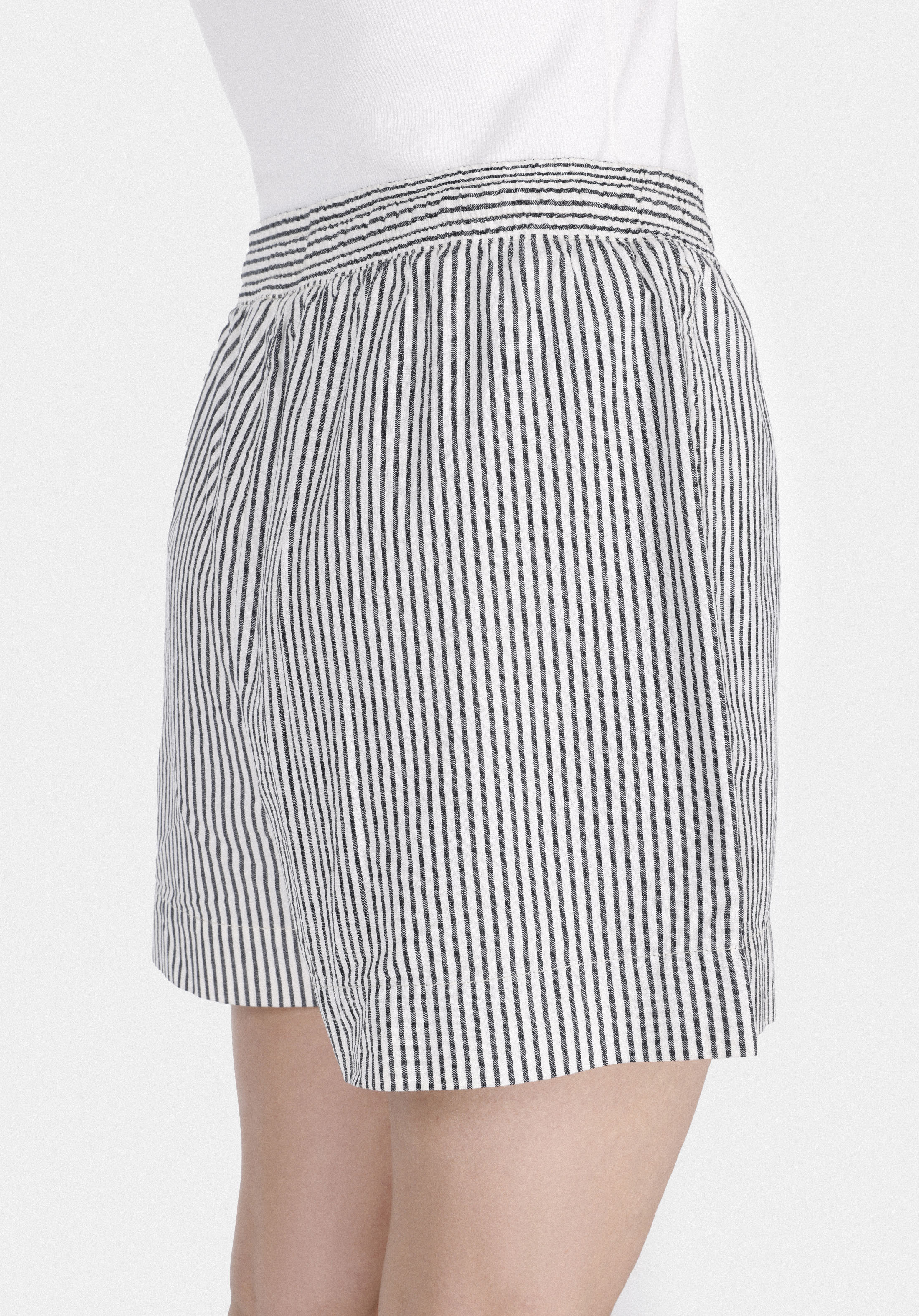 Regular Fit Düşük Bel Çizgili Kadın Lacivert Şort