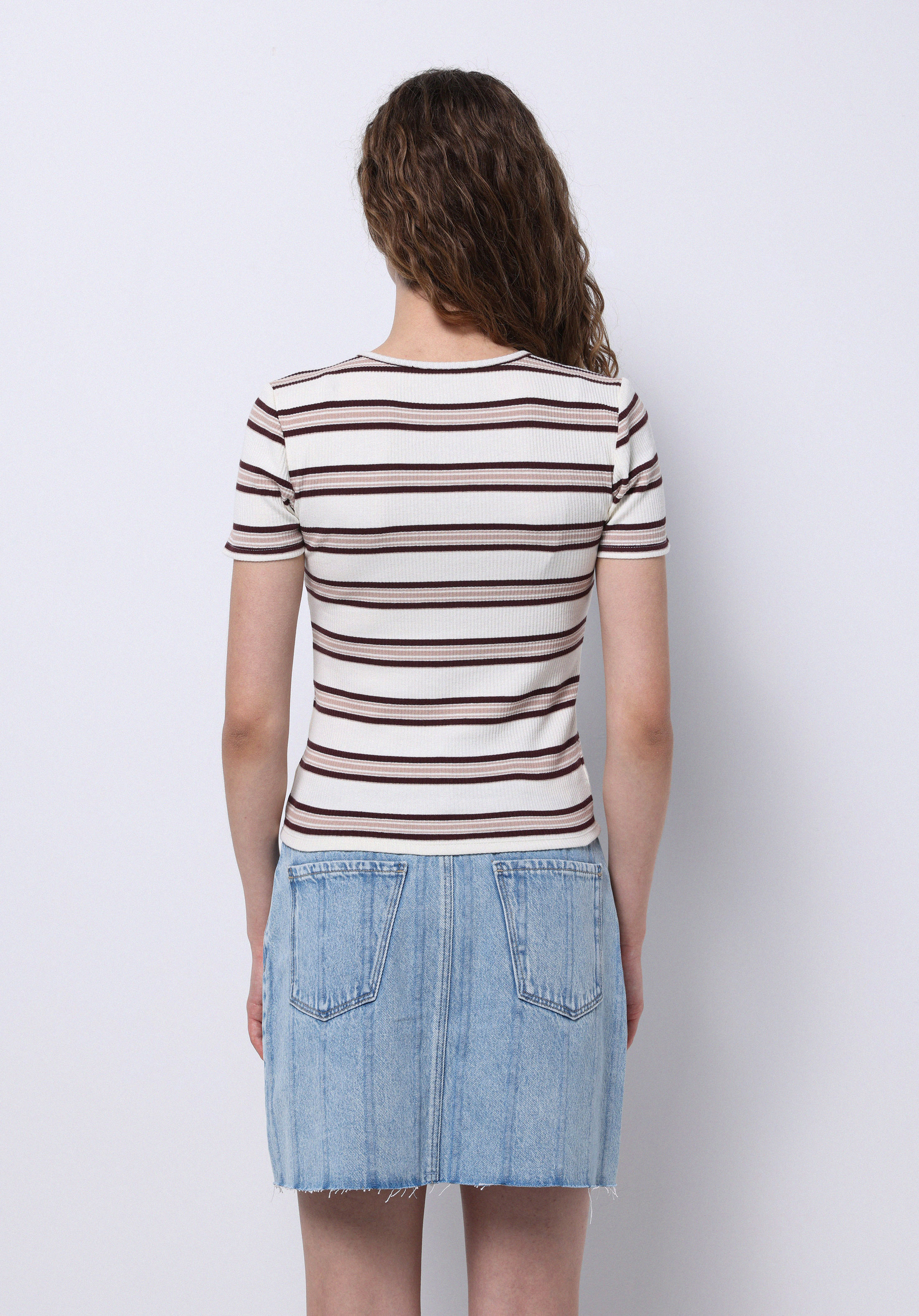 Slim Fit Yuvarlak Yaka Çizgili Kadın Ekru Kısa Kol Tişört