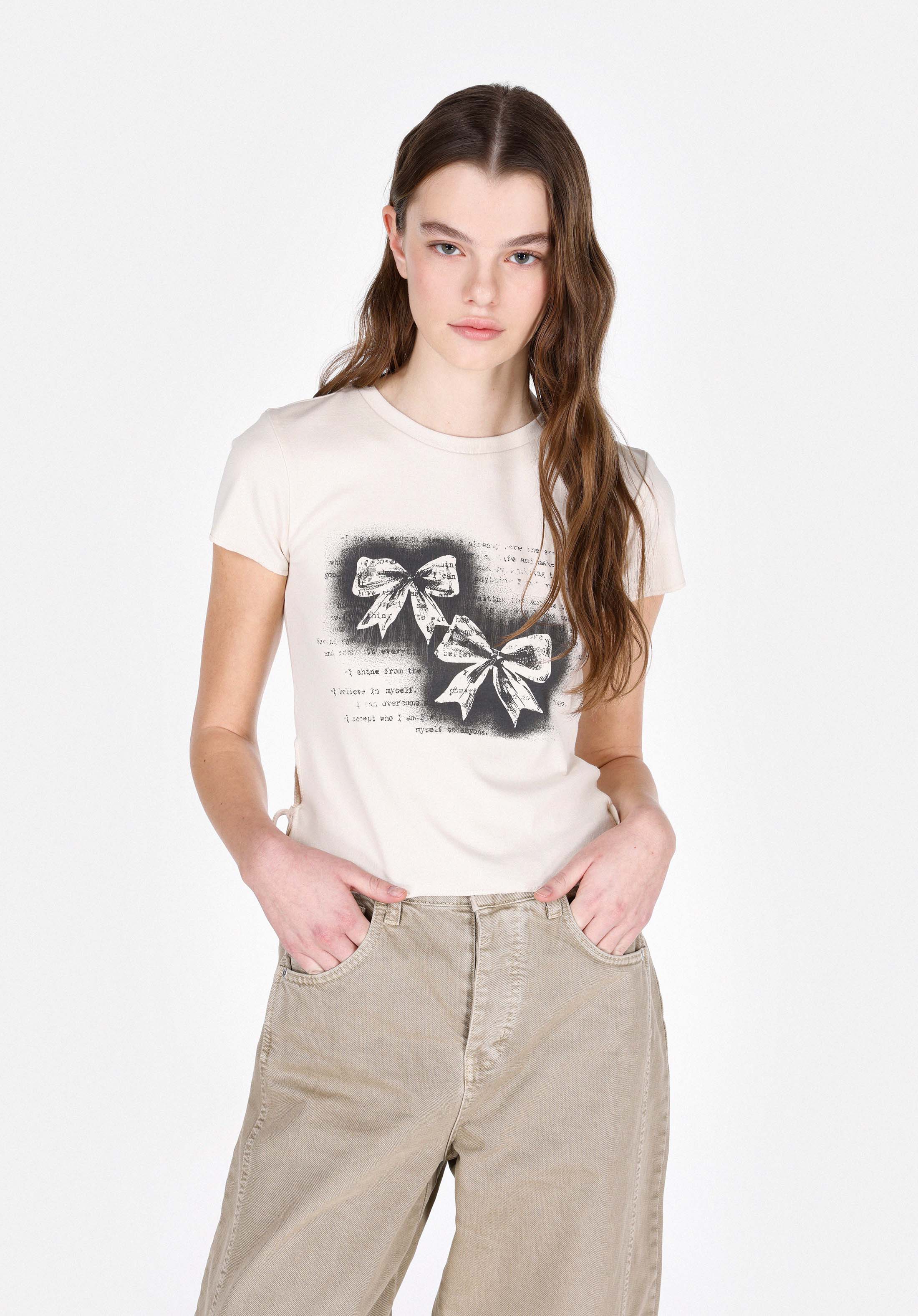 Slim Fit   Kadın Ekru Kısa Kol Tişört