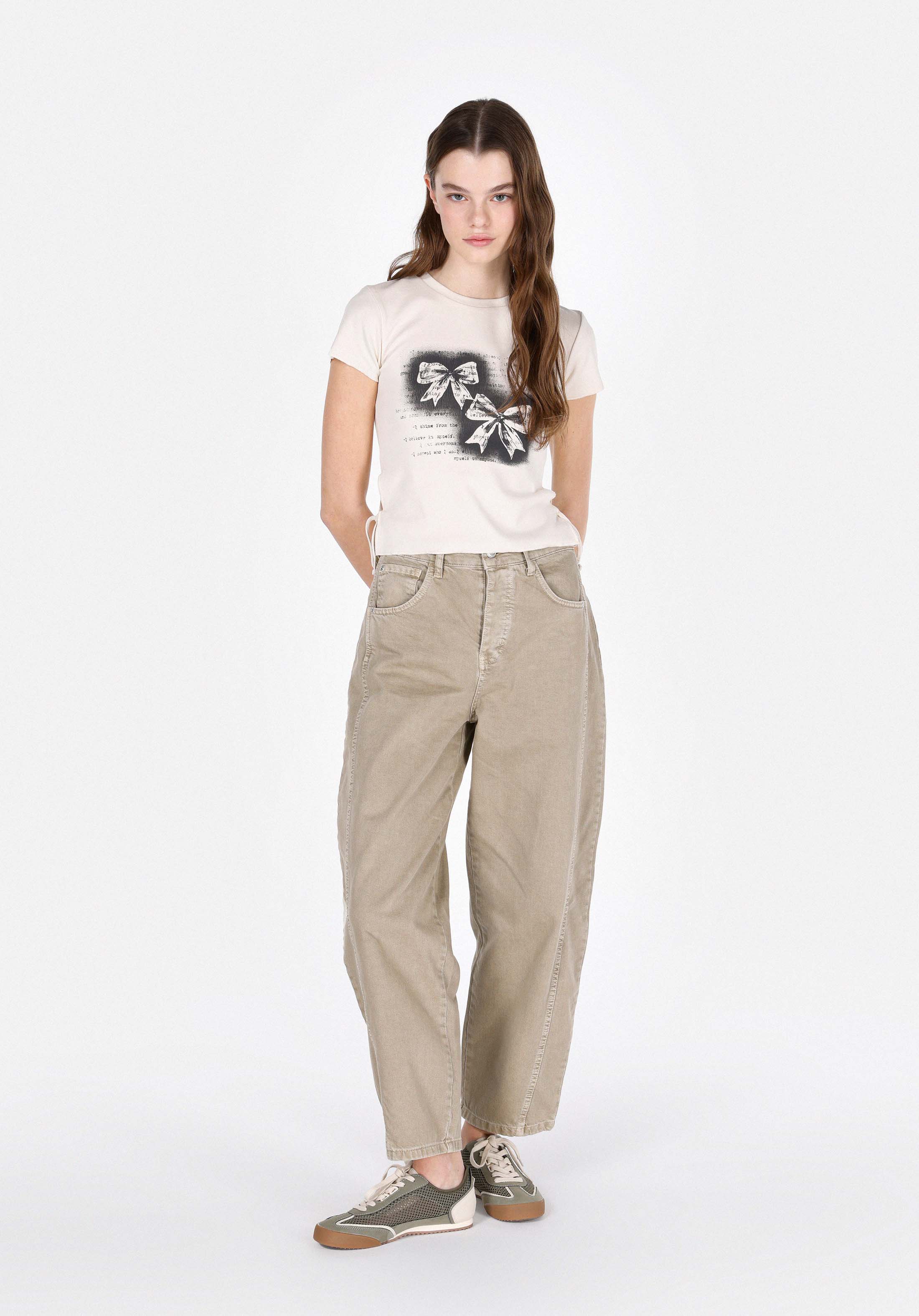 Slim Fit   Kadın Ekru Kısa Kol Tişört