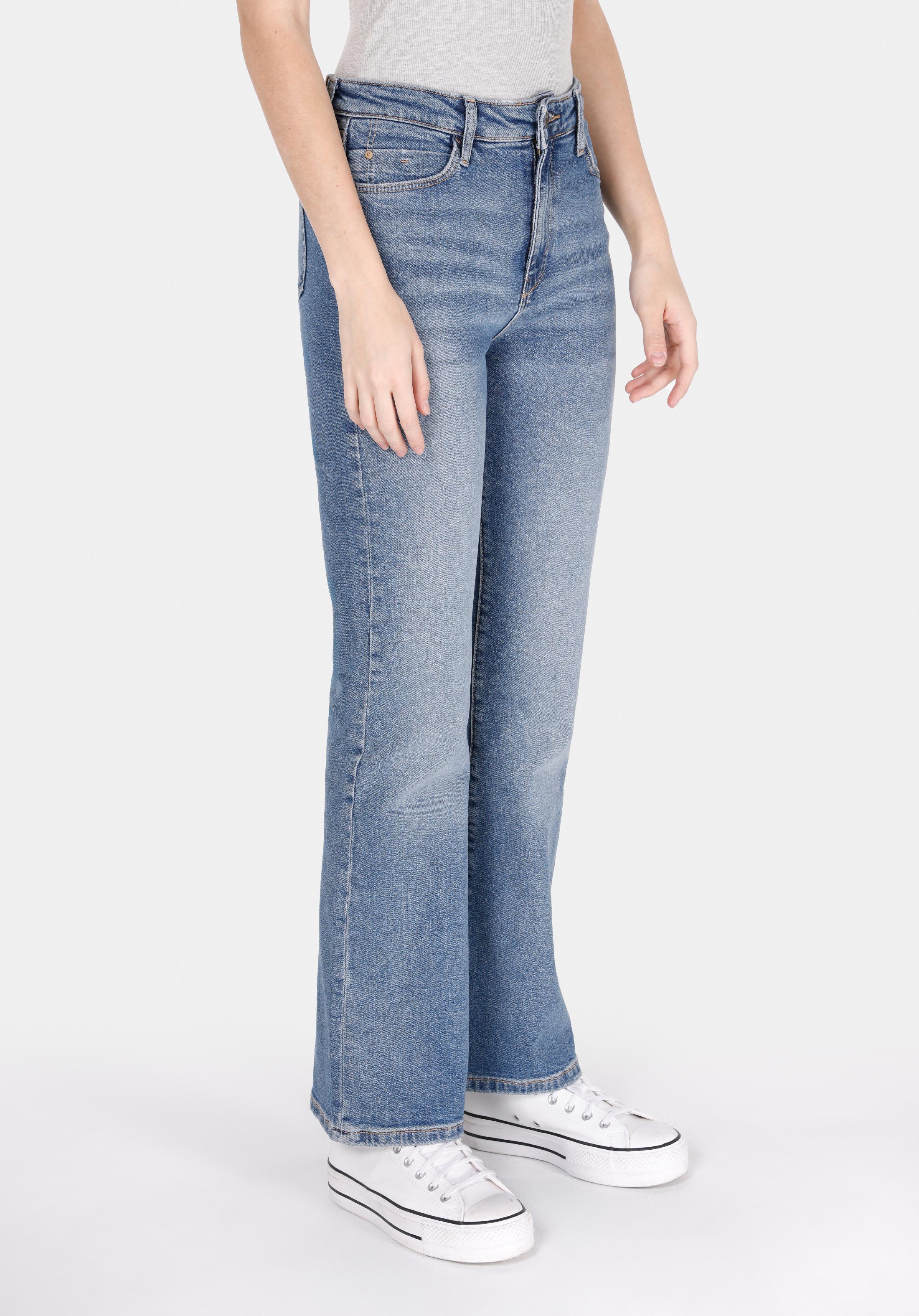 Regular Fit   Kadın Açik İndigo Jean Pantolon