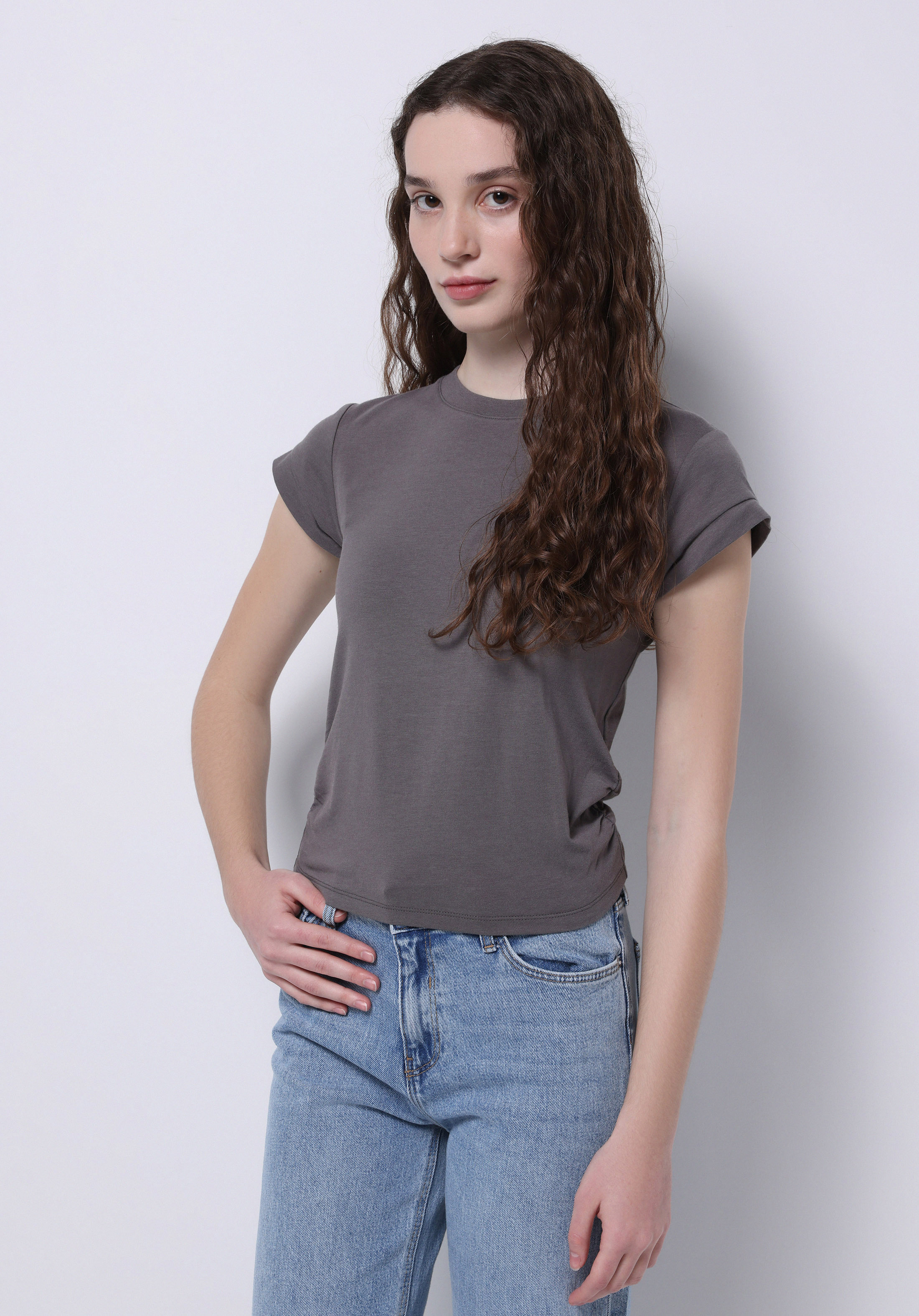 Slim Fit Yuvarlak Yaka Düz Kadın Gri Kısa Kol Tişört