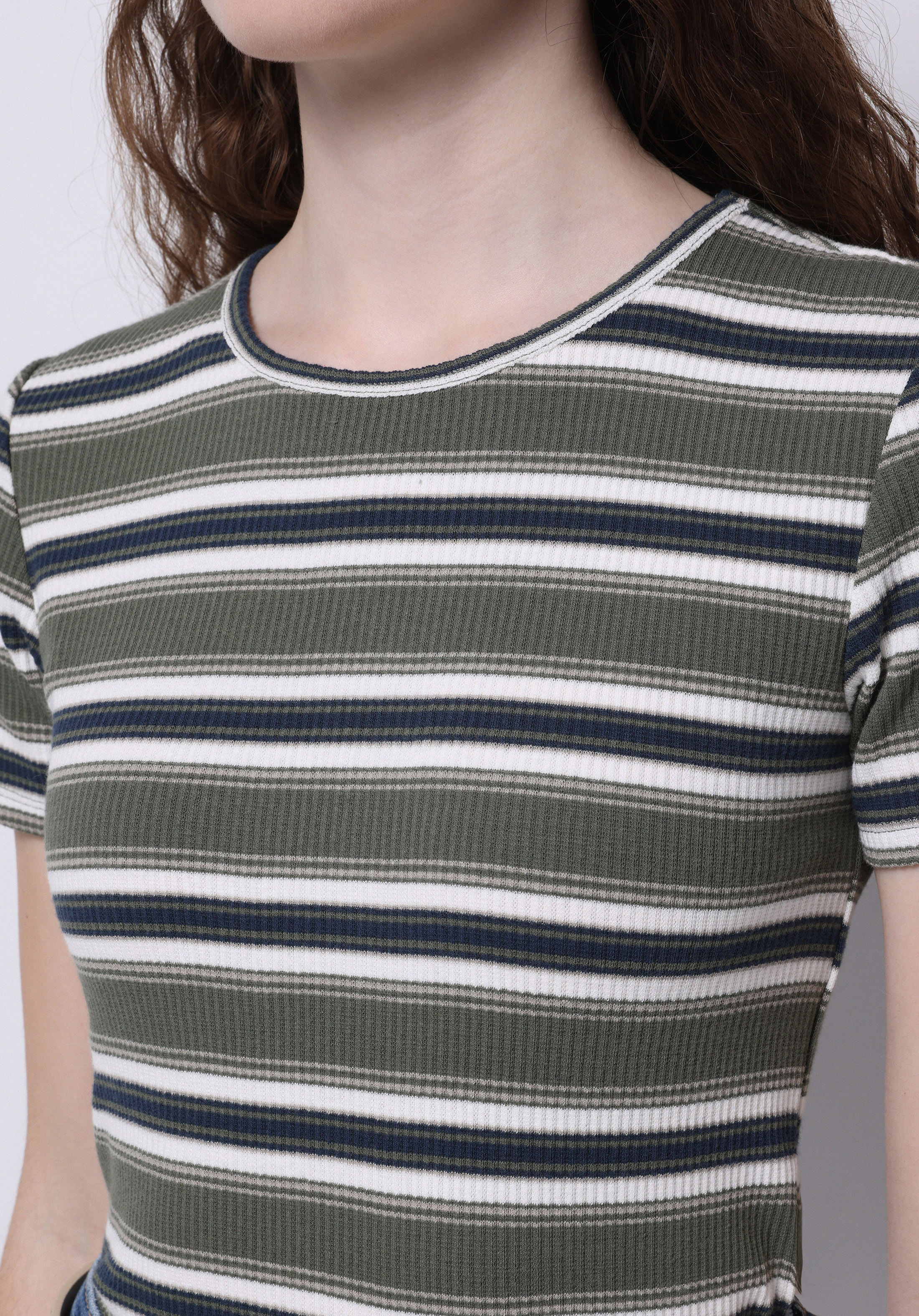 Slim Fit Yuvarlak Yaka Çizgili Kadın Yeşil Kısa Kol Tişört