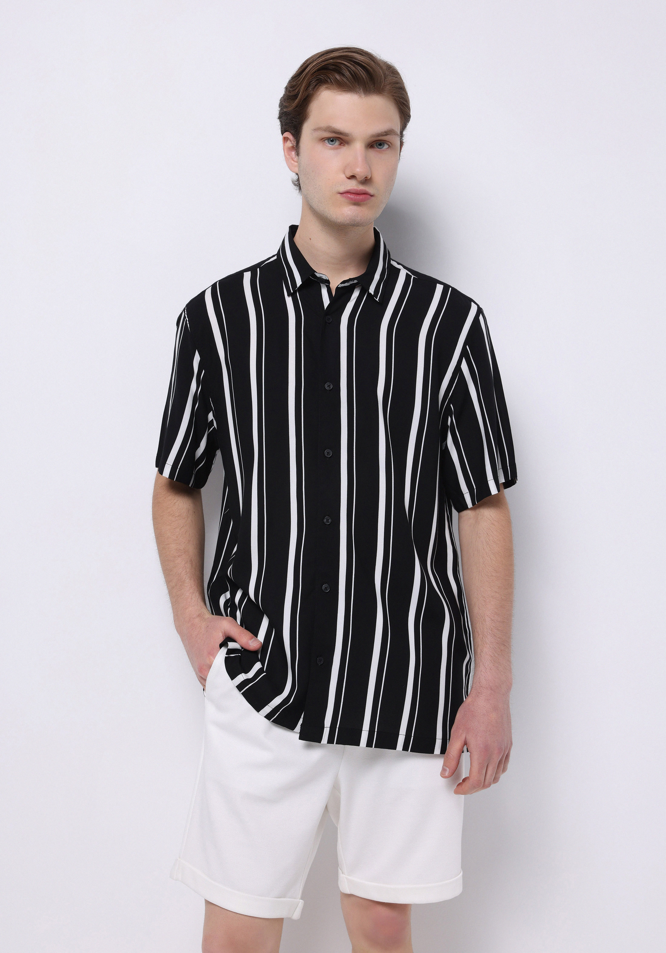 Regular Fit Shirt Neck Çizgili Erkek Siyah Kısa Kol Gömlek
