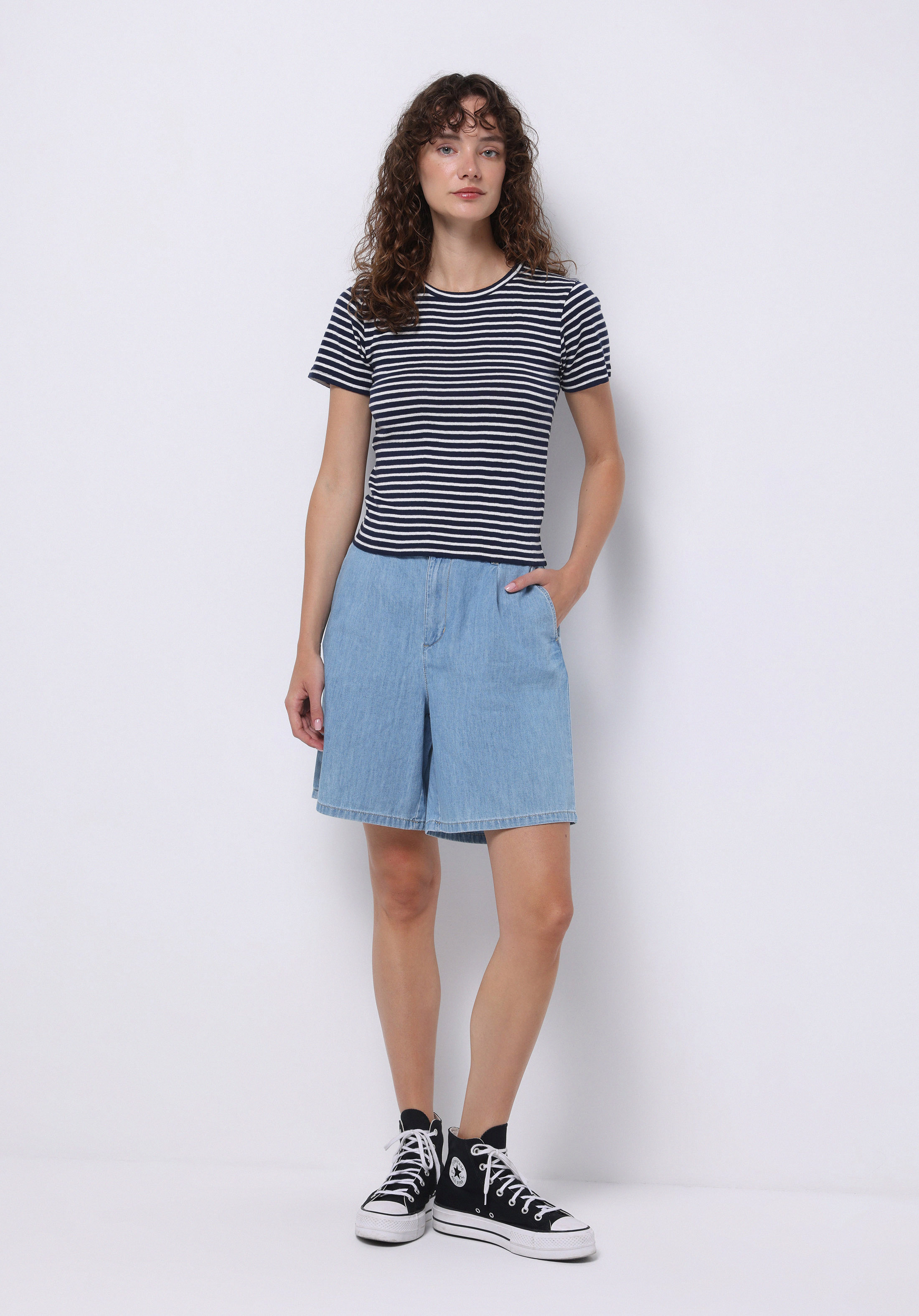 Slim Fit Yuvarlak Yaka Çizgili Kadın Lacivert Kısa Kol Tişört
