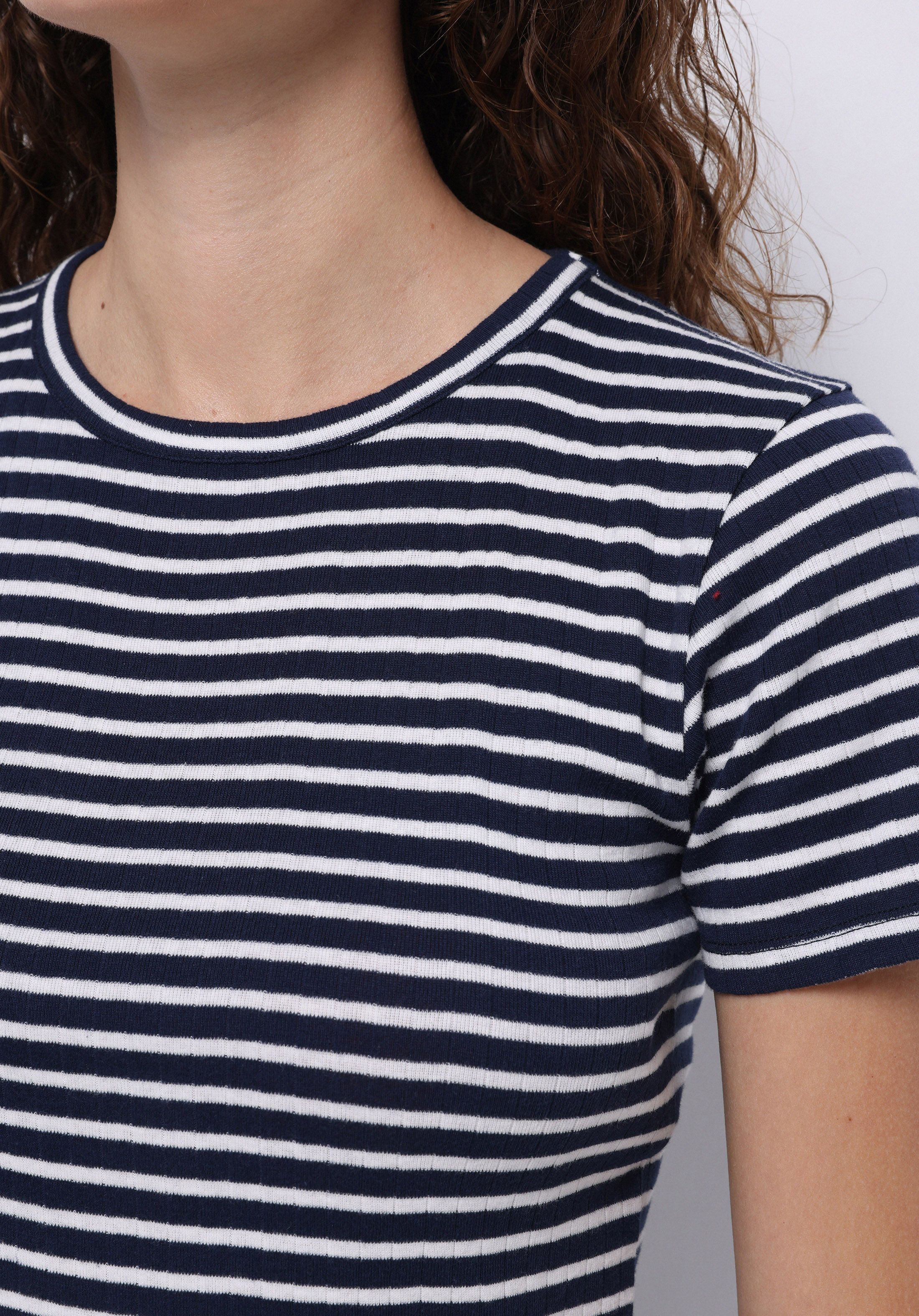 Slim Fit Yuvarlak Yaka Çizgili Kadın Lacivert Kısa Kol Tişört