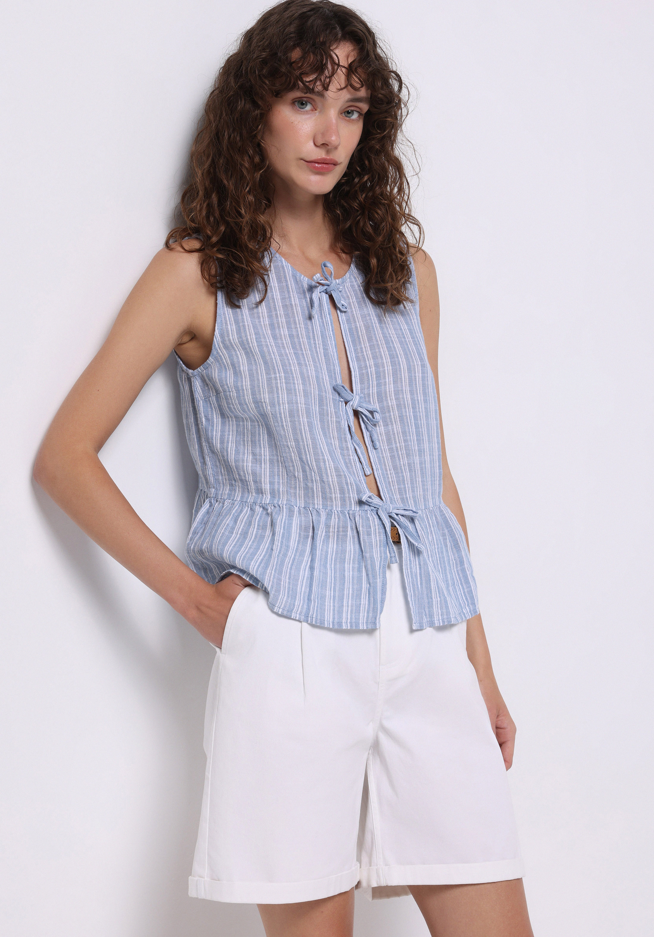 Slim Fit Yüksel Bel Düz Kadın Beyaz Şort