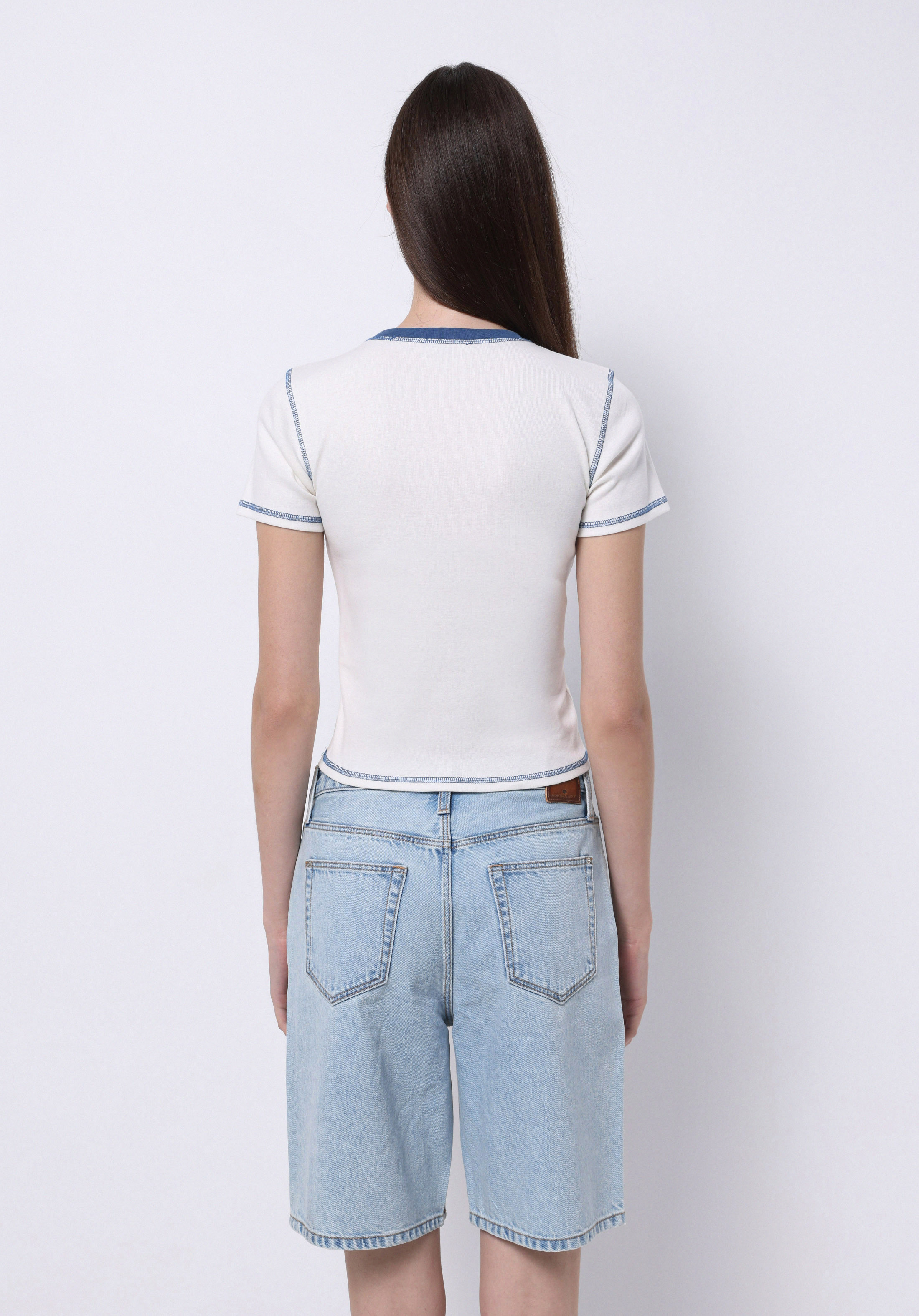 Slim Fit Yuvarlak Yaka Baskılı Kadın Beyaz Kısa Kol Tişört