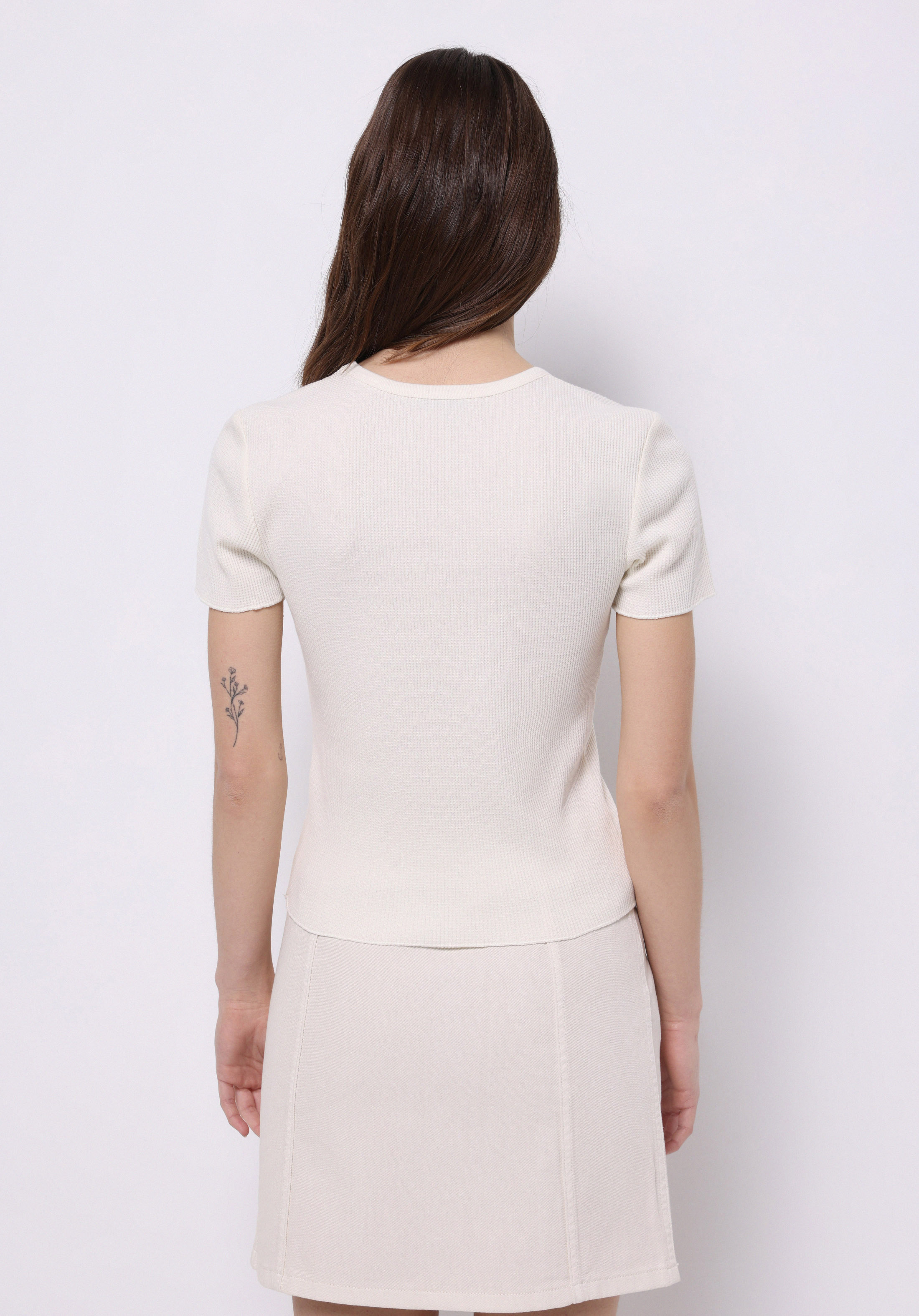 Slim Fit Yuvarlak Yaka Baskılı Kadın Ekru Kısa Kol Tişört