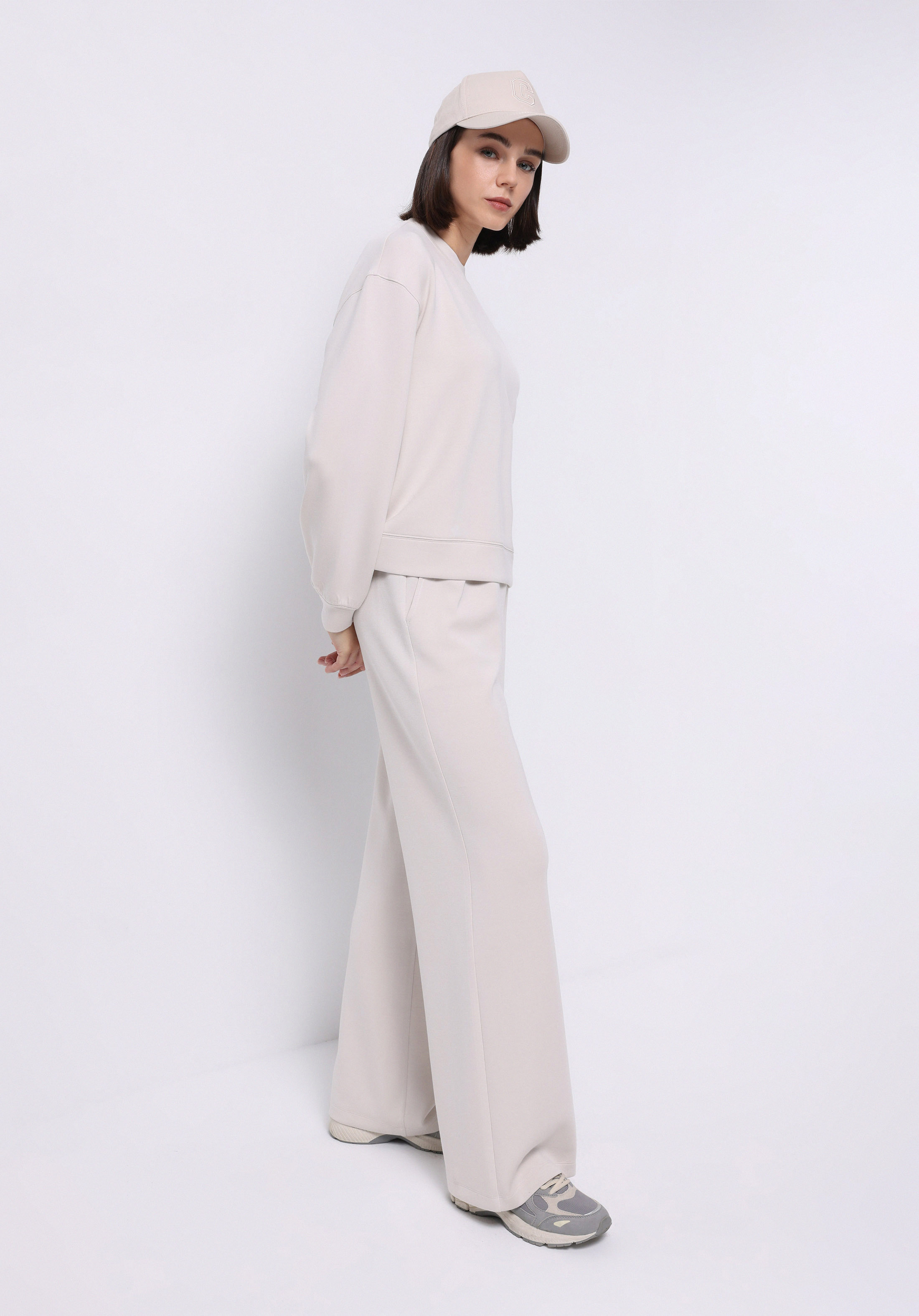Regular Fit Yuvarlak Yaka Düz Kadın Ekru Sweatshirt