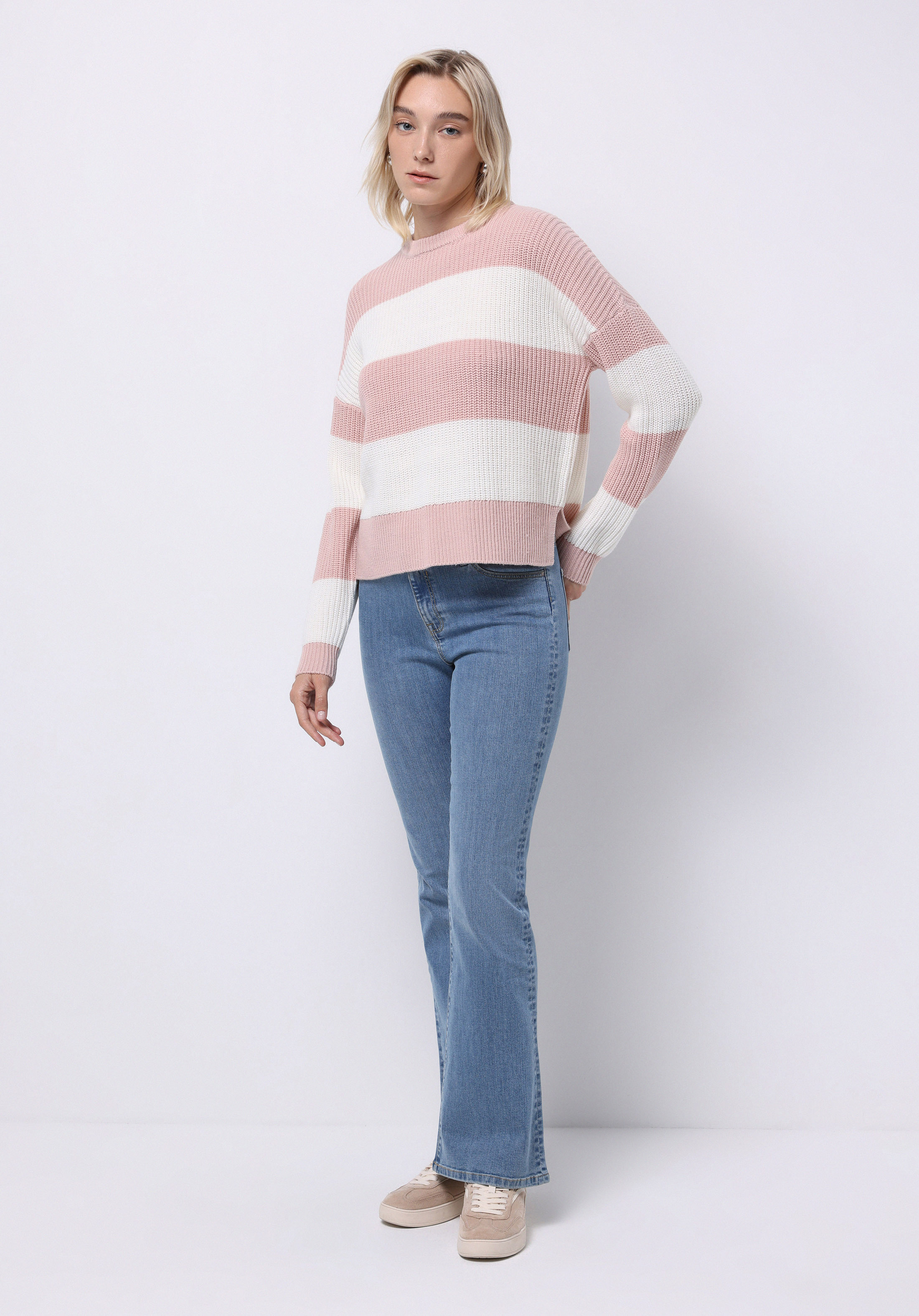 Regular Fit Yuvarlak Yaka Çizgili Kadın Pembe Kazak