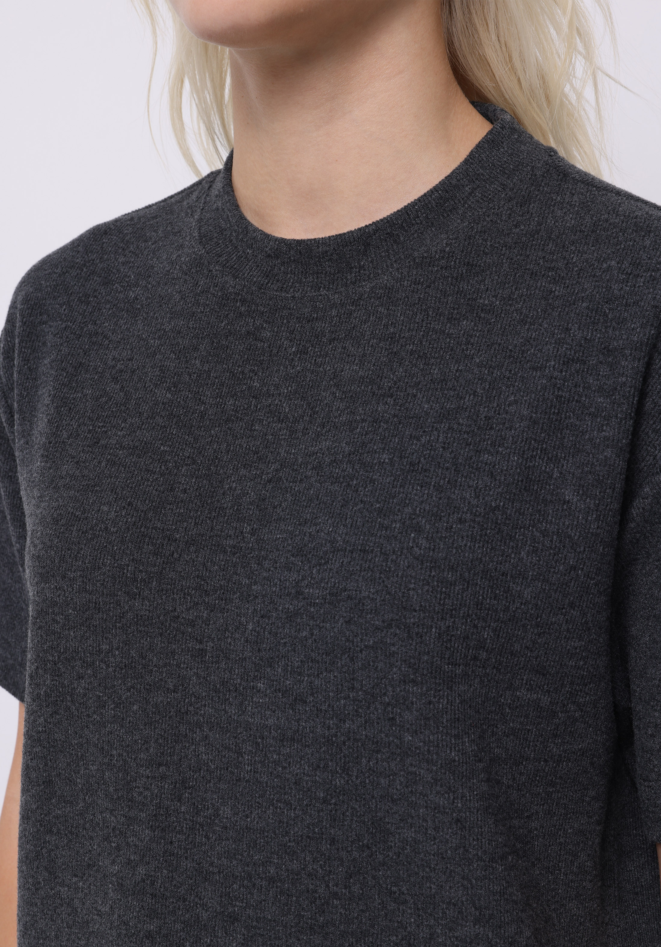 Regular Fit Yuvarlak Yaka Düz Kadın Gri Kısa Kol Tişört