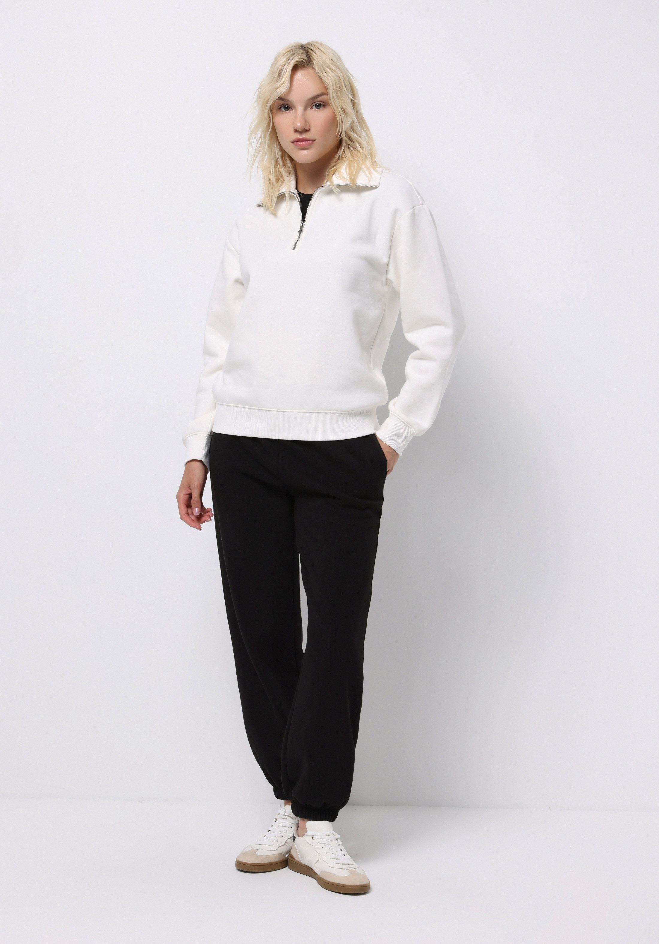 Regular Fit Fermuarlı Nakışlı Kadın Beyaz Sweatshirt