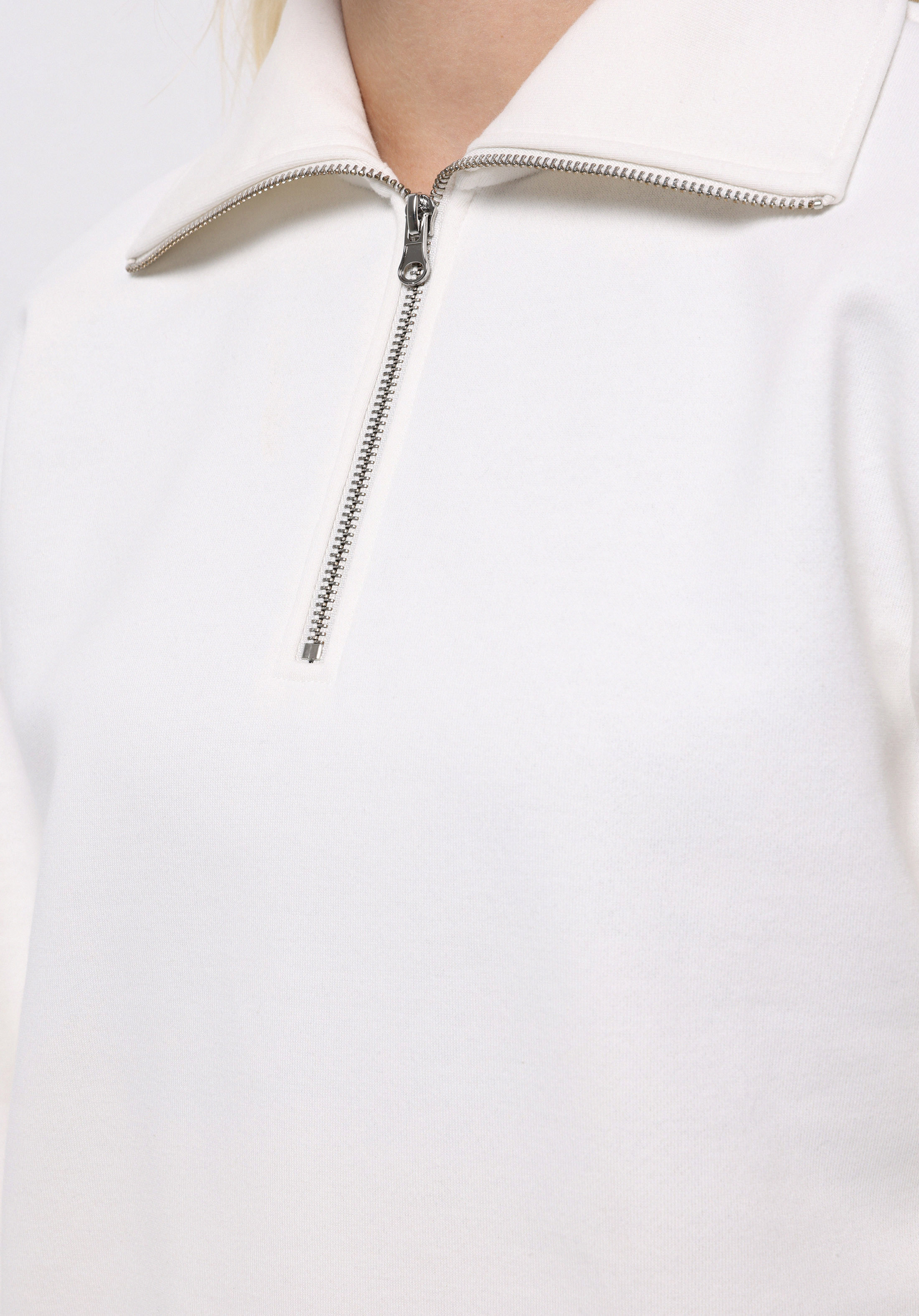 Regular Fit Fermuarlı Nakışlı Kadın Beyaz Sweatshirt