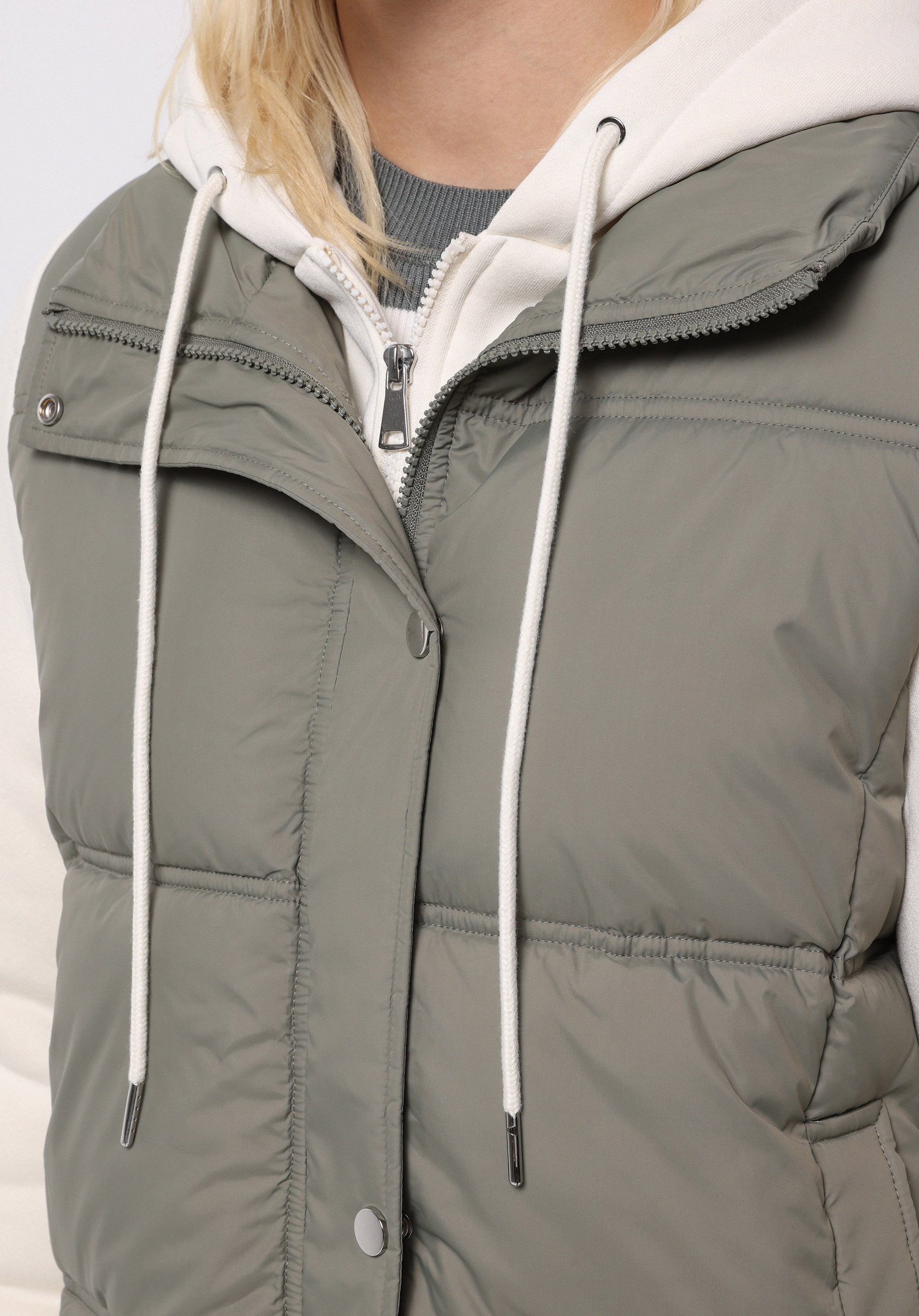 Regular Fit Kapüşonlu Fermuarlı Astarlı  Kadın Yeşil Mont