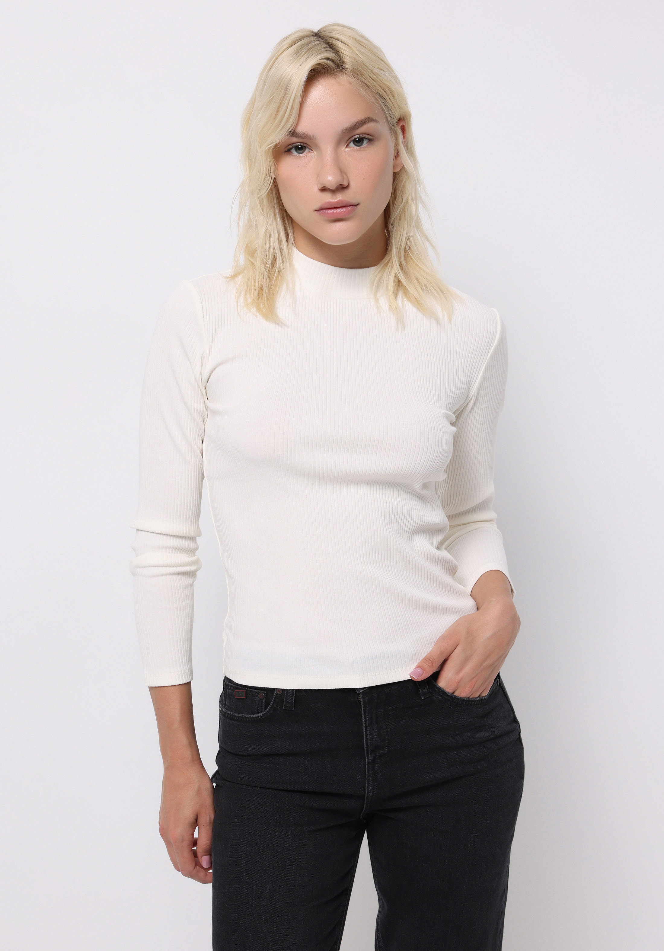 Slim Fit Yarım Balıkçı Yaka Düz Kadın Beyaz Tişört