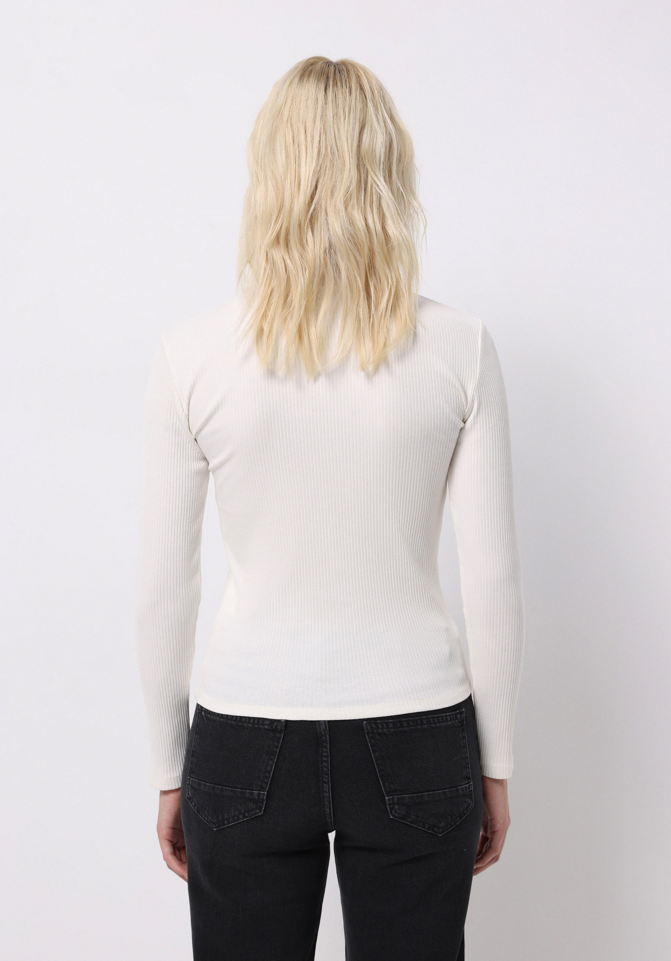 Slim Fit Yarım Balıkçı Yaka Düz Kadın Beyaz Tişört