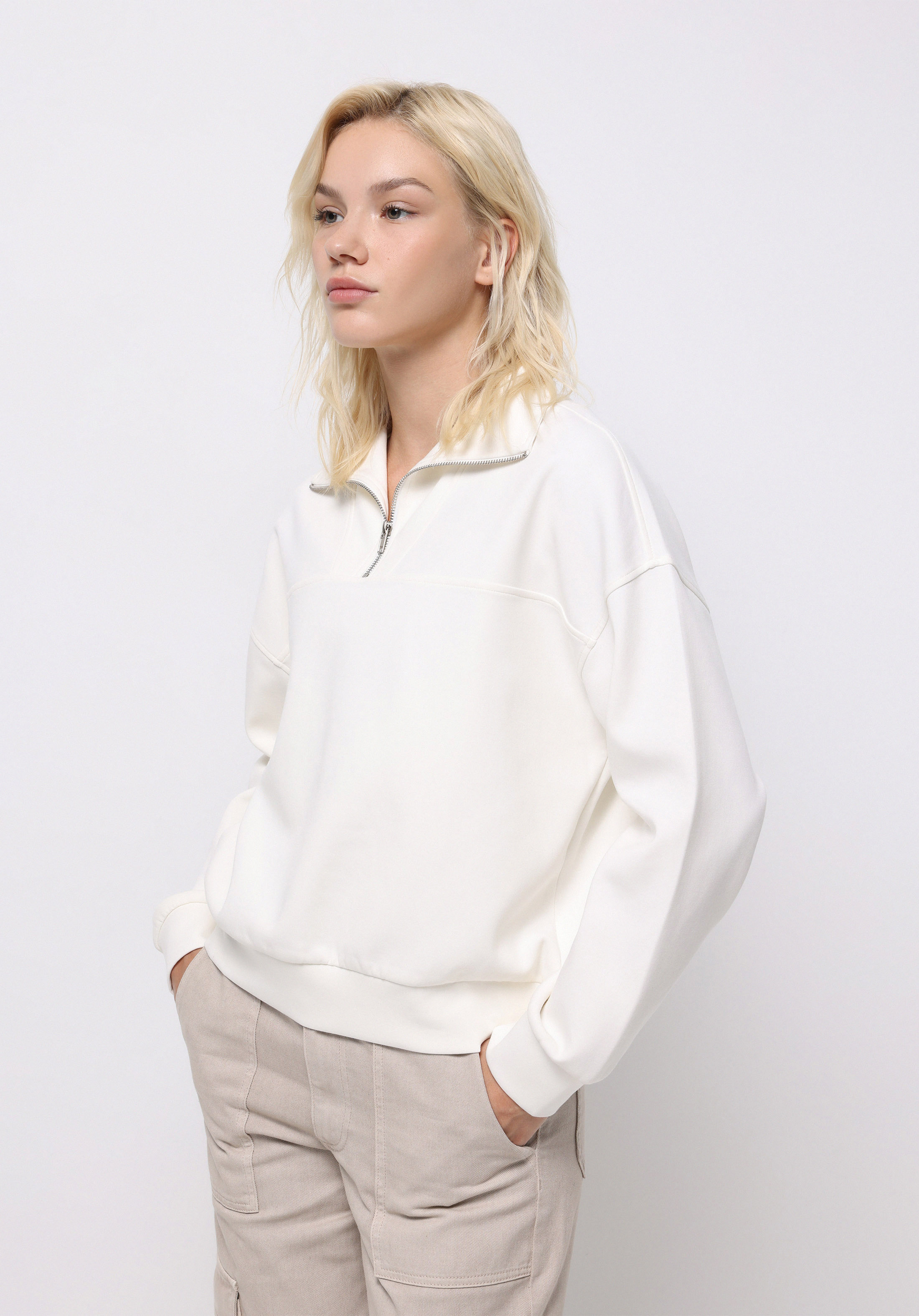 Regular Fit Fermuarlı Düz Kadın Beyaz Sweatshirt