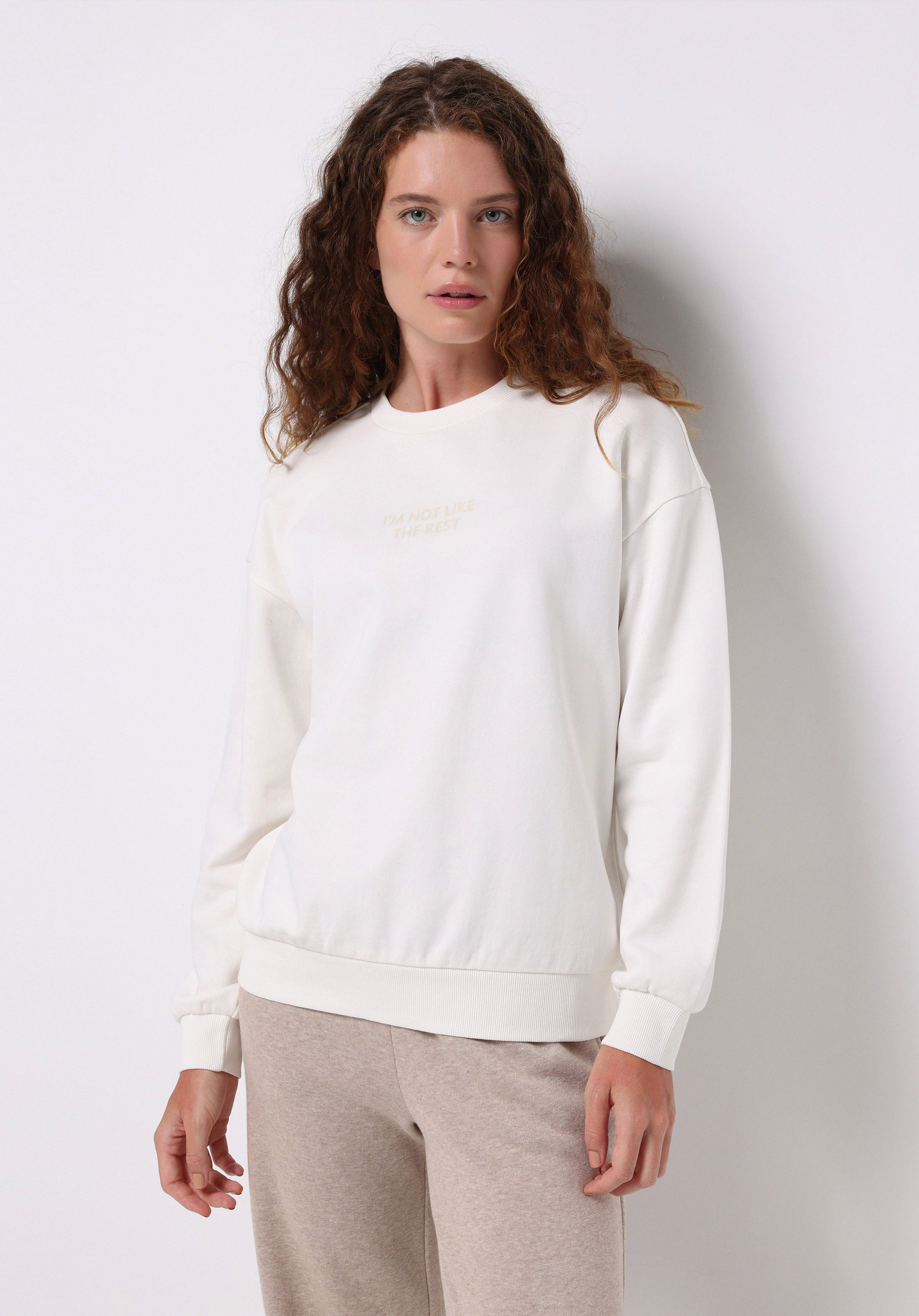 Regular Fit Yuvarlak Yaka Baskılı Kadın Beyaz Sweatshirt