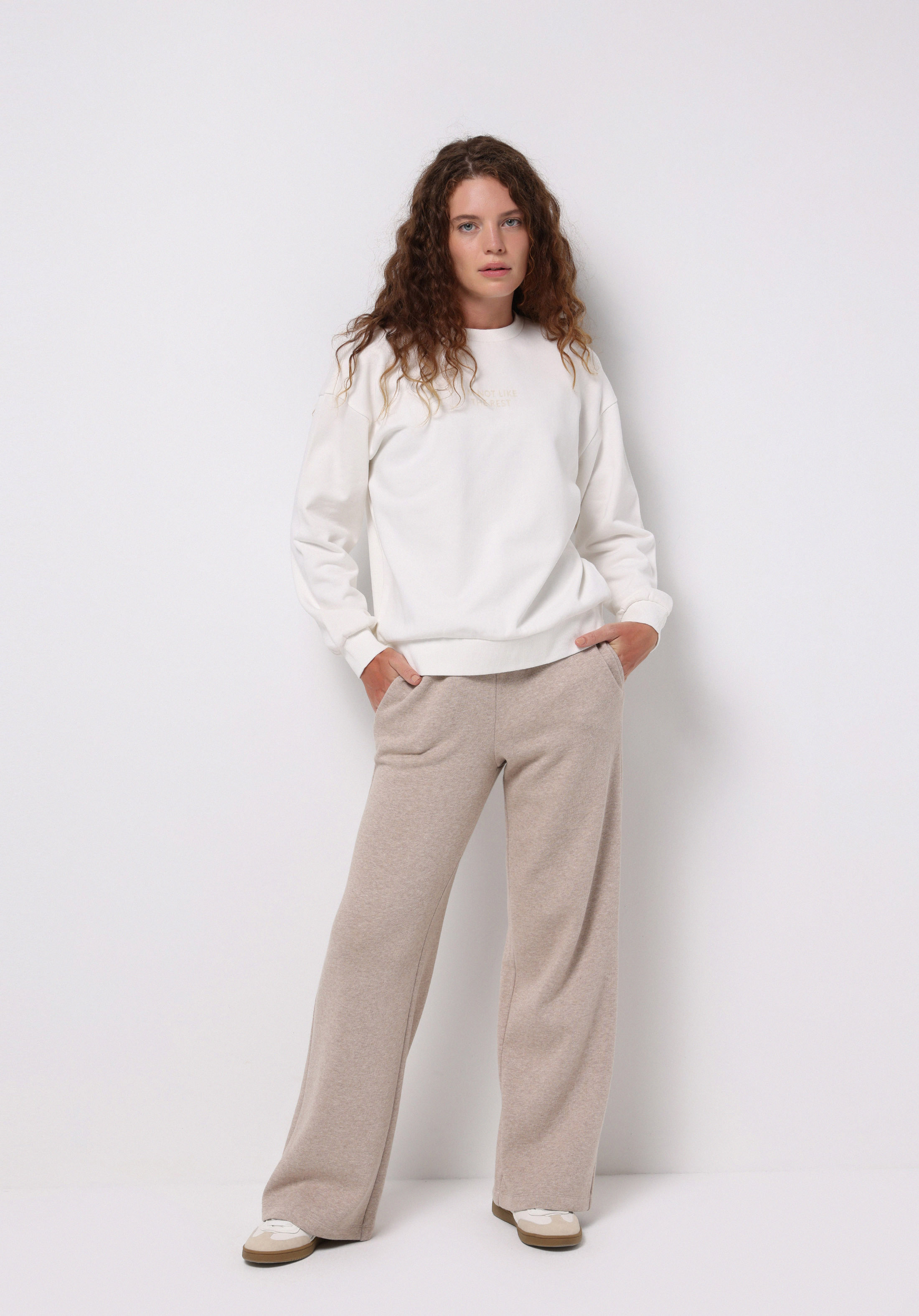 Regular Fit Yuvarlak Yaka Baskılı Kadın Beyaz Sweatshirt